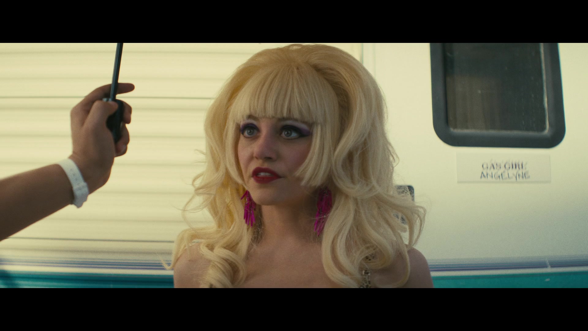 Angelyne_S01E03_Glow_in_the_Dark_Queen_of_the_Universe_1080p_ERW_003887.jpg