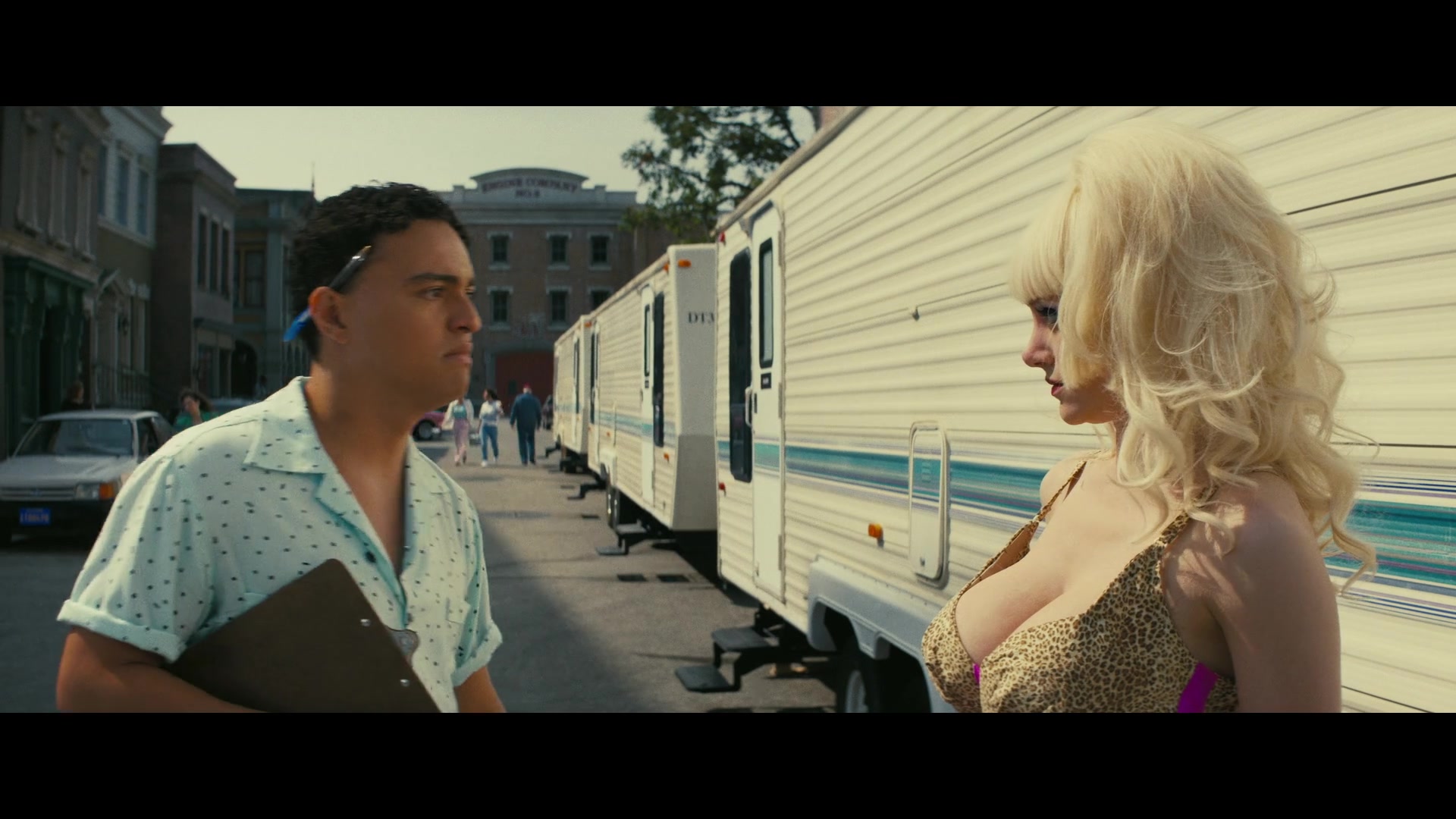 Angelyne_S01E03_Glow_in_the_Dark_Queen_of_the_Universe_1080p_ERW_003931.jpg