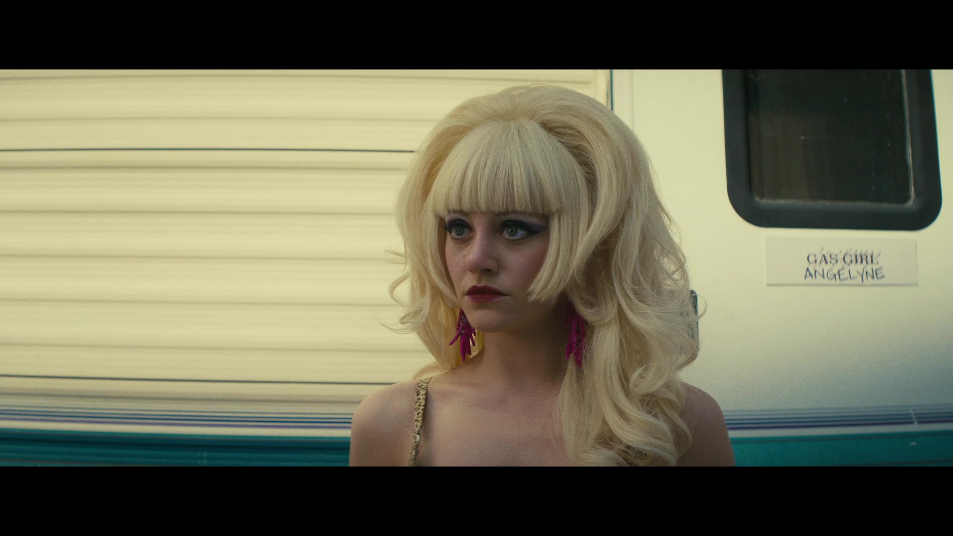 Angelyne_S01E03_Glow_in_the_Dark_Queen_of_the_Universe_1080p_ERW_003940.jpg