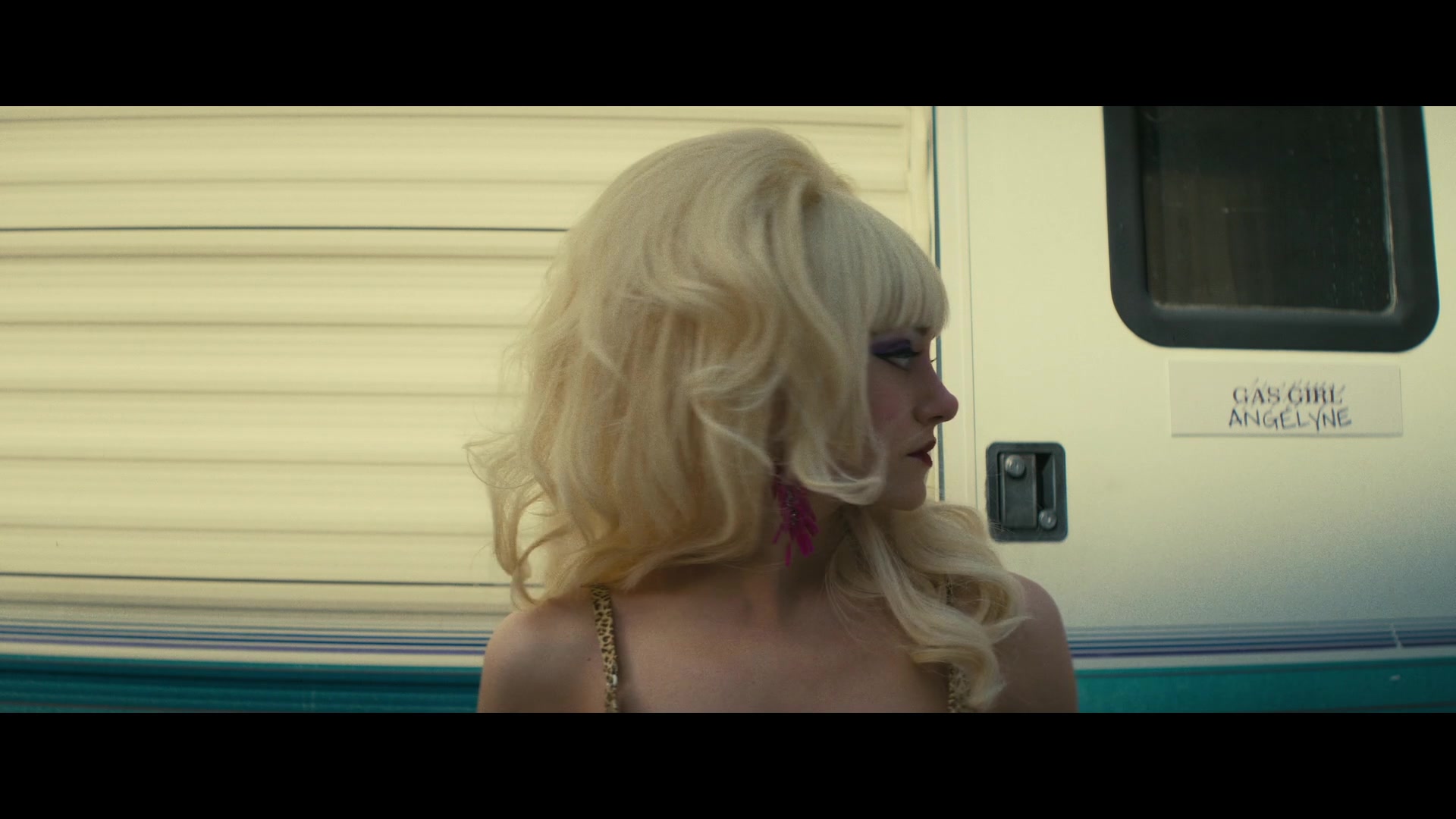 Angelyne_S01E03_Glow_in_the_Dark_Queen_of_the_Universe_1080p_ERW_003951.jpg