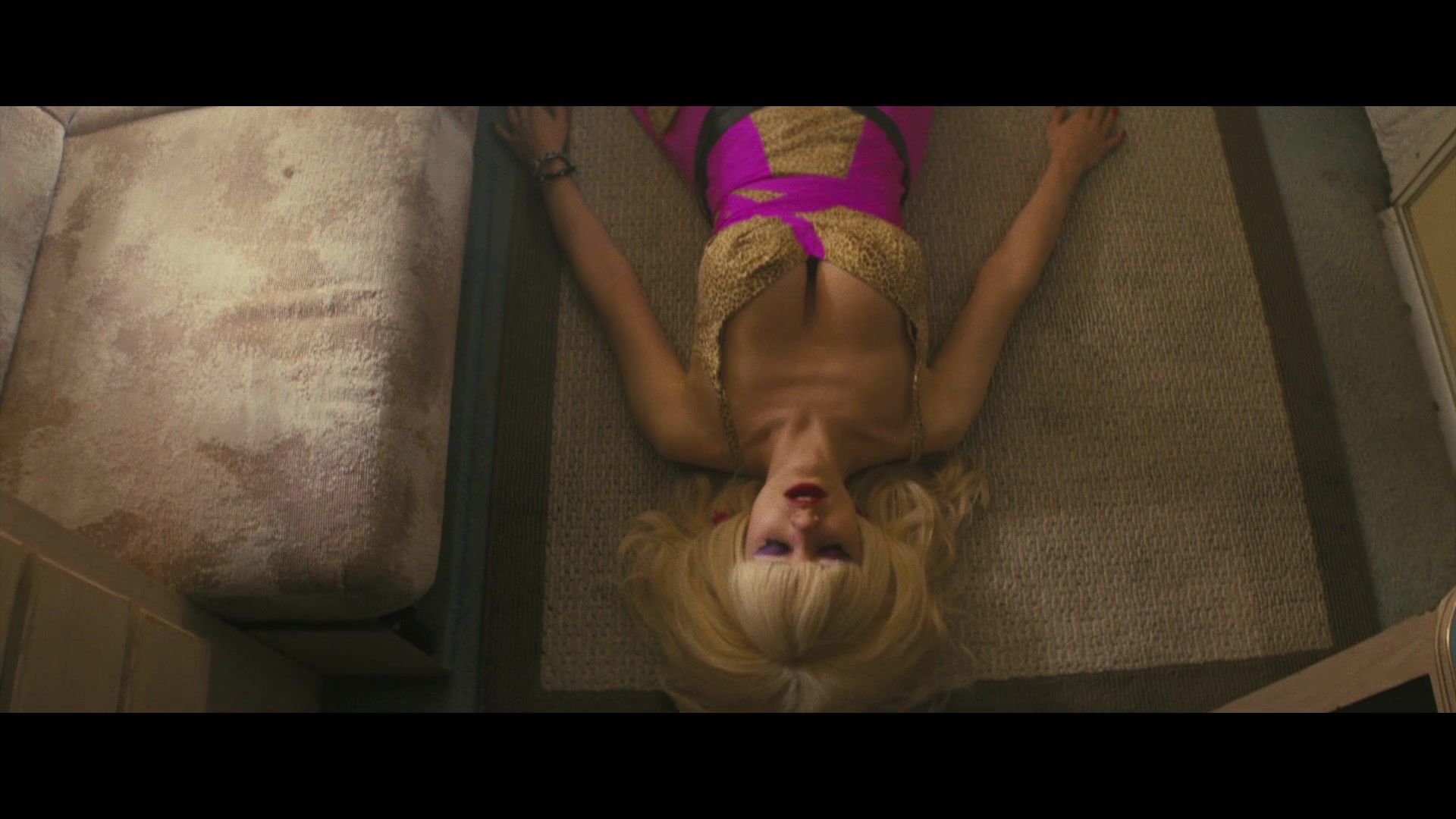 Angelyne_S01E03_Glow_in_the_Dark_Queen_of_the_Universe_1080p_ERW_004037.jpg