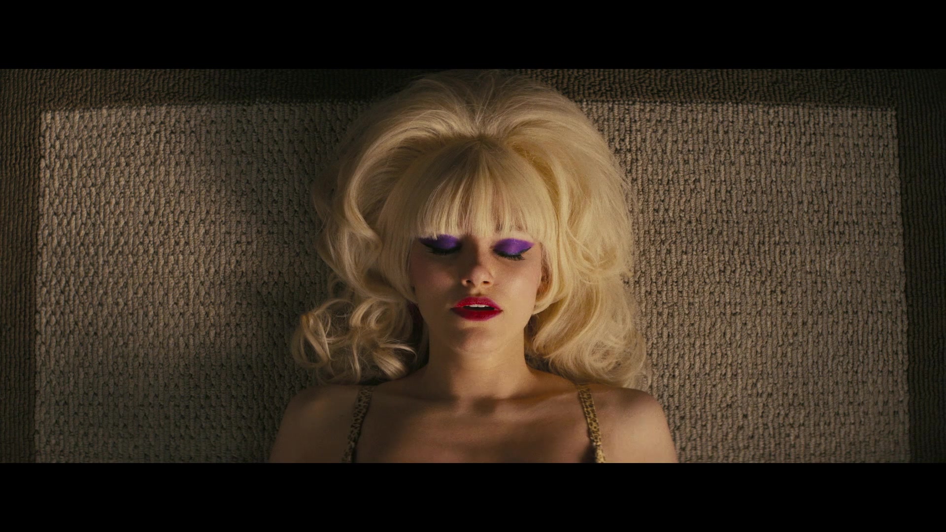 Angelyne_S01E03_Glow_in_the_Dark_Queen_of_the_Universe_1080p_ERW_004068.jpg