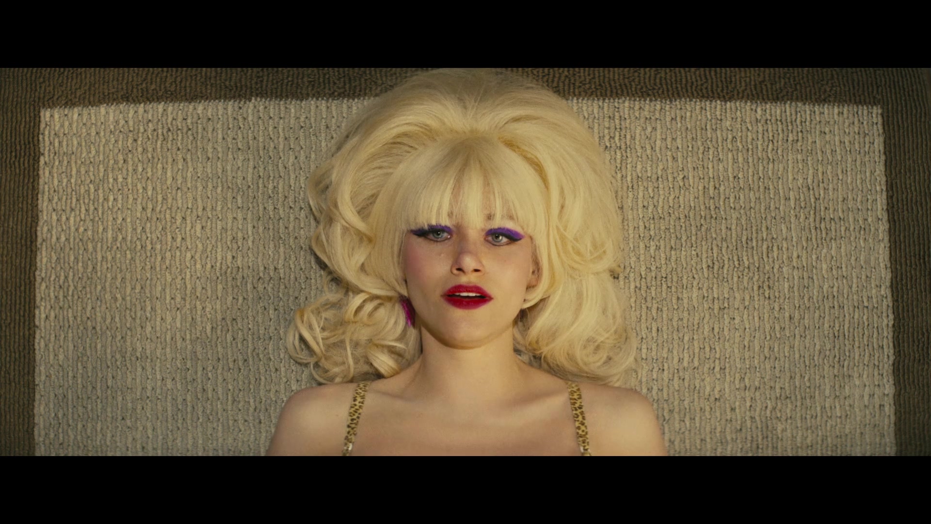 Angelyne_S01E03_Glow_in_the_Dark_Queen_of_the_Universe_1080p_ERW_004110.jpg