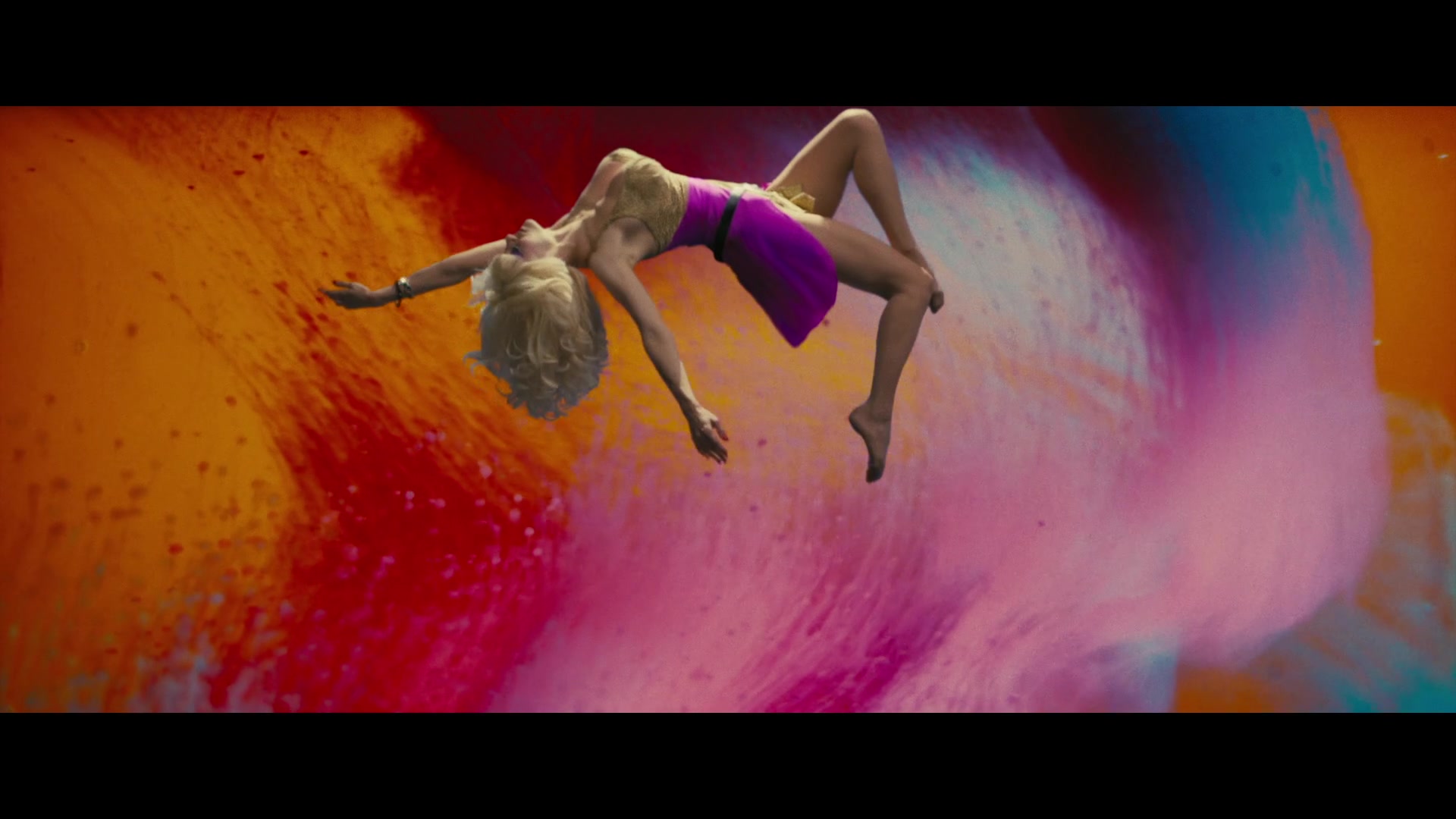 Angelyne_S01E03_Glow_in_the_Dark_Queen_of_the_Universe_1080p_ERW_004153.jpg