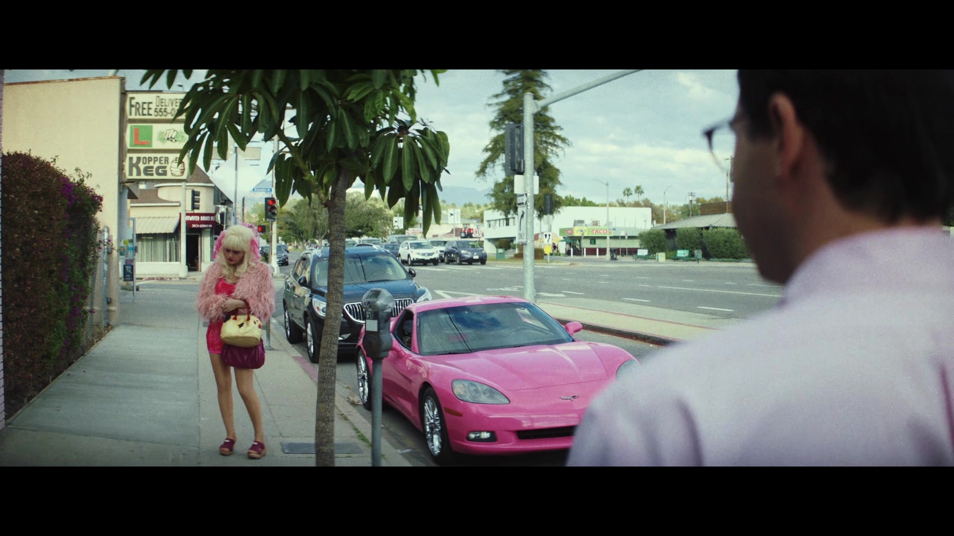 Angelyne_S01E03_Glow_in_the_Dark_Queen_of_the_Universe_1080p_ERW_004646.jpg