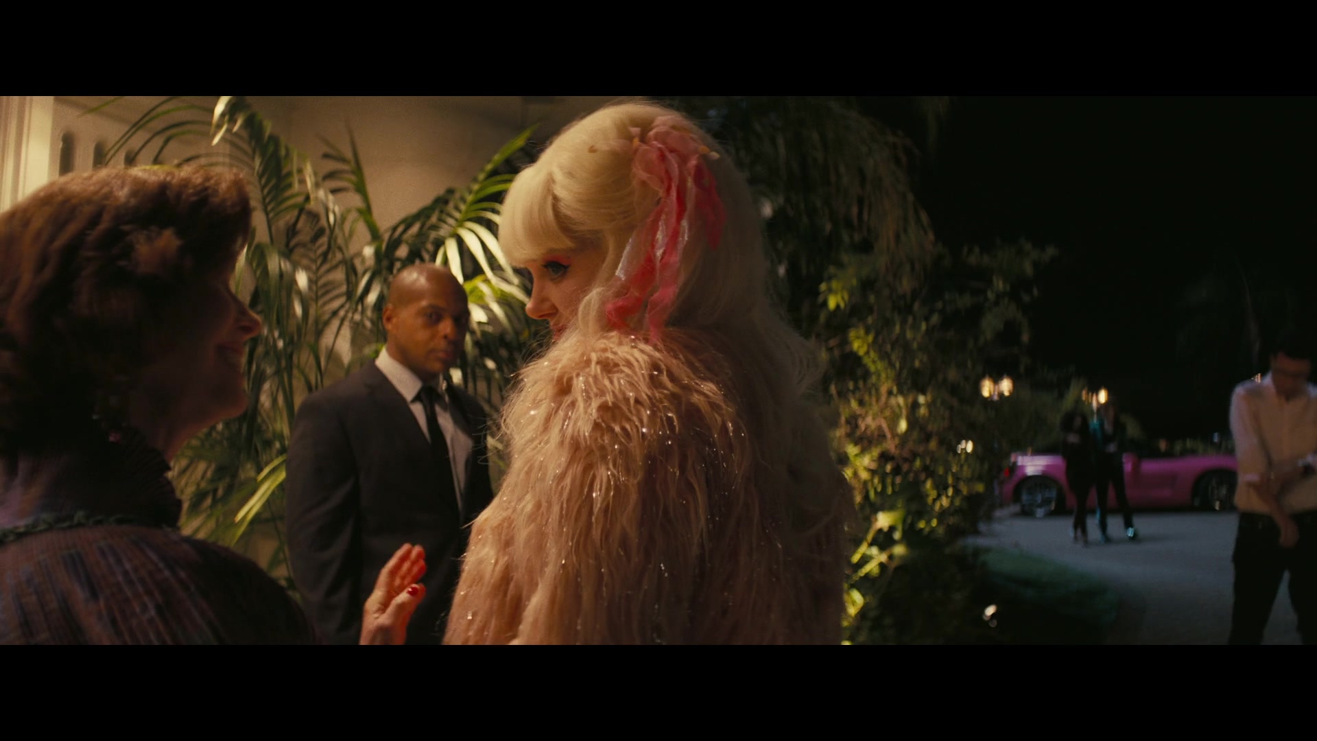 Angelyne_S01E03_Glow_in_the_Dark_Queen_of_the_Universe_1080p_ERW_004840.jpg