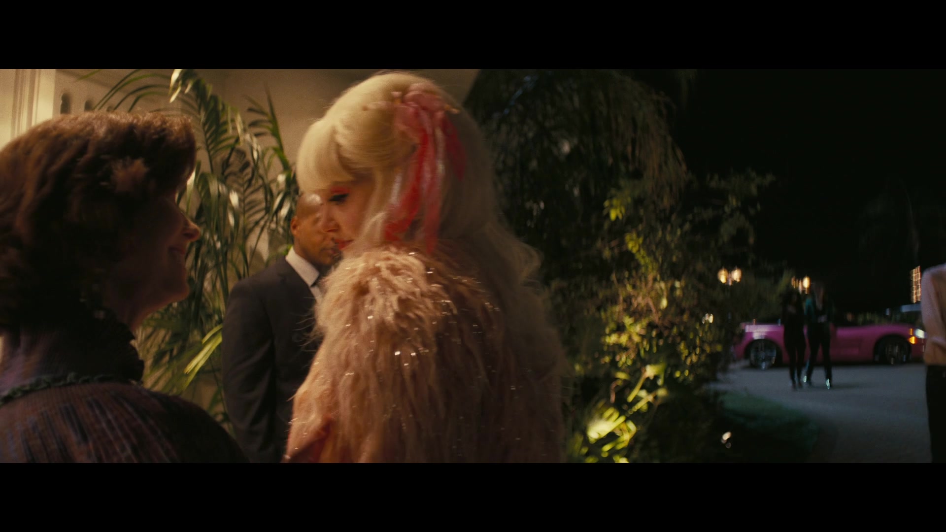 Angelyne_S01E03_Glow_in_the_Dark_Queen_of_the_Universe_1080p_ERW_004841.jpg