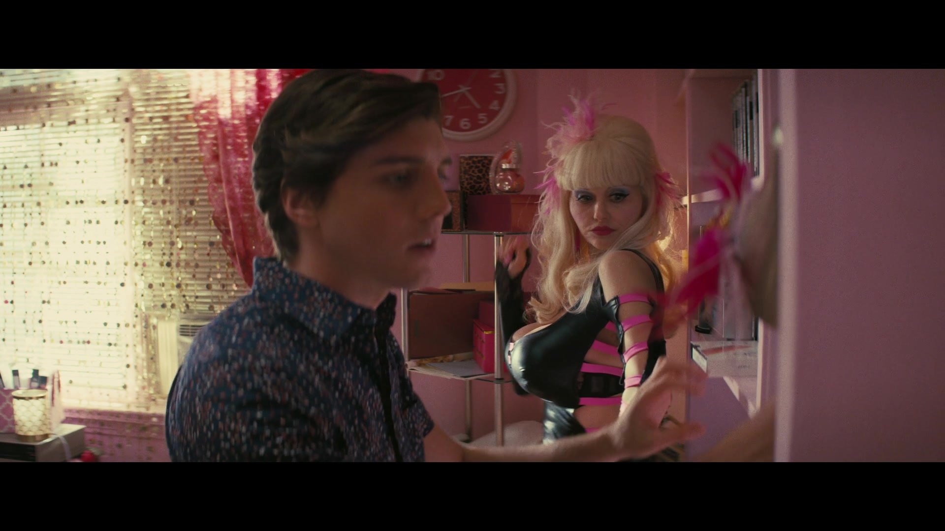 Angelyne_S01E04_The_Tease_1080p_ERW_000780.jpg