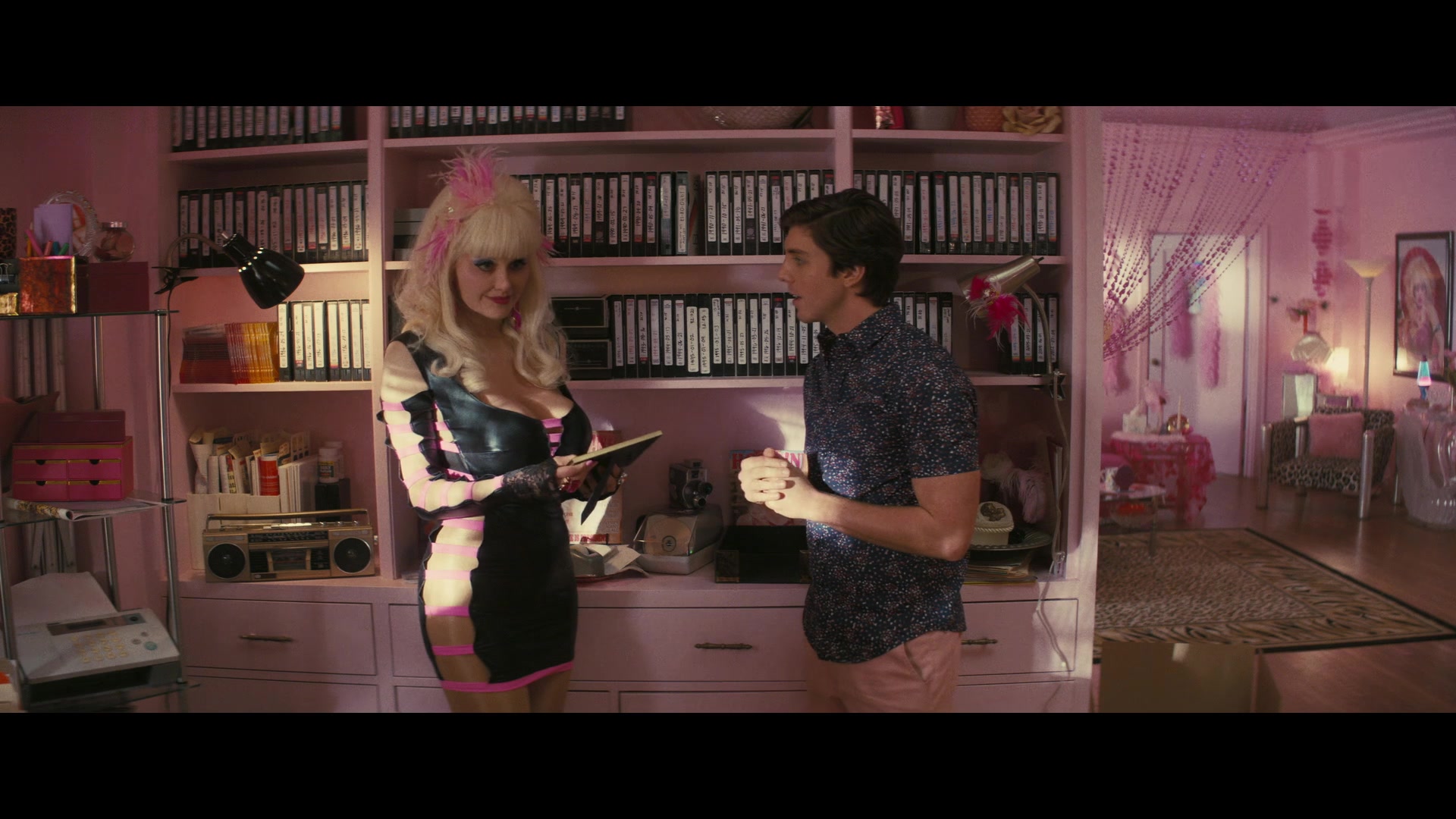 Angelyne_S01E04_The_Tease_1080p_ERW_000856.jpg