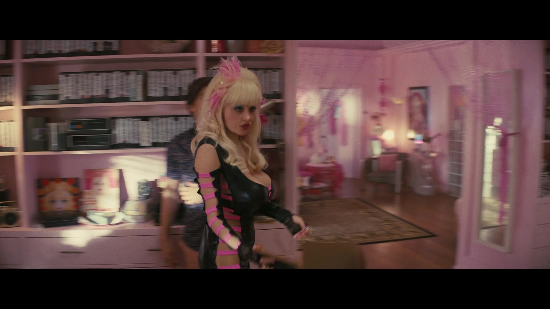 Angelyne_S01E04_The_Tease_1080p_ERW_000860.jpg