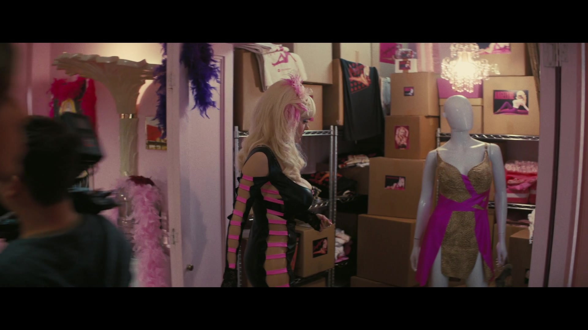 Angelyne_S01E04_The_Tease_1080p_ERW_000871.jpg