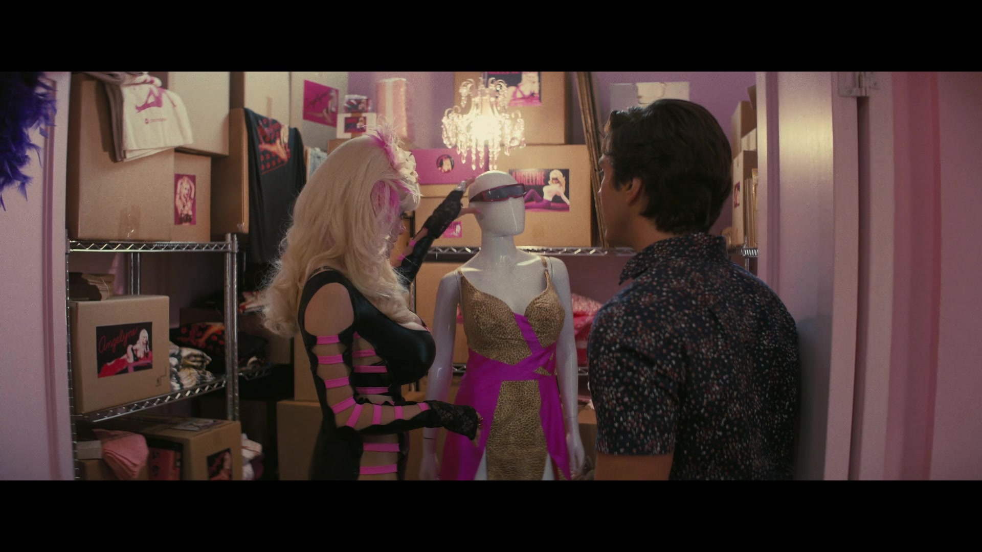 Angelyne_S01E04_The_Tease_1080p_ERW_000889.jpg