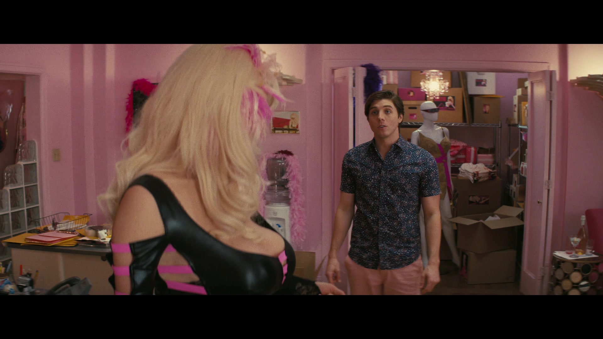 Angelyne_S01E04_The_Tease_1080p_ERW_001004.jpg