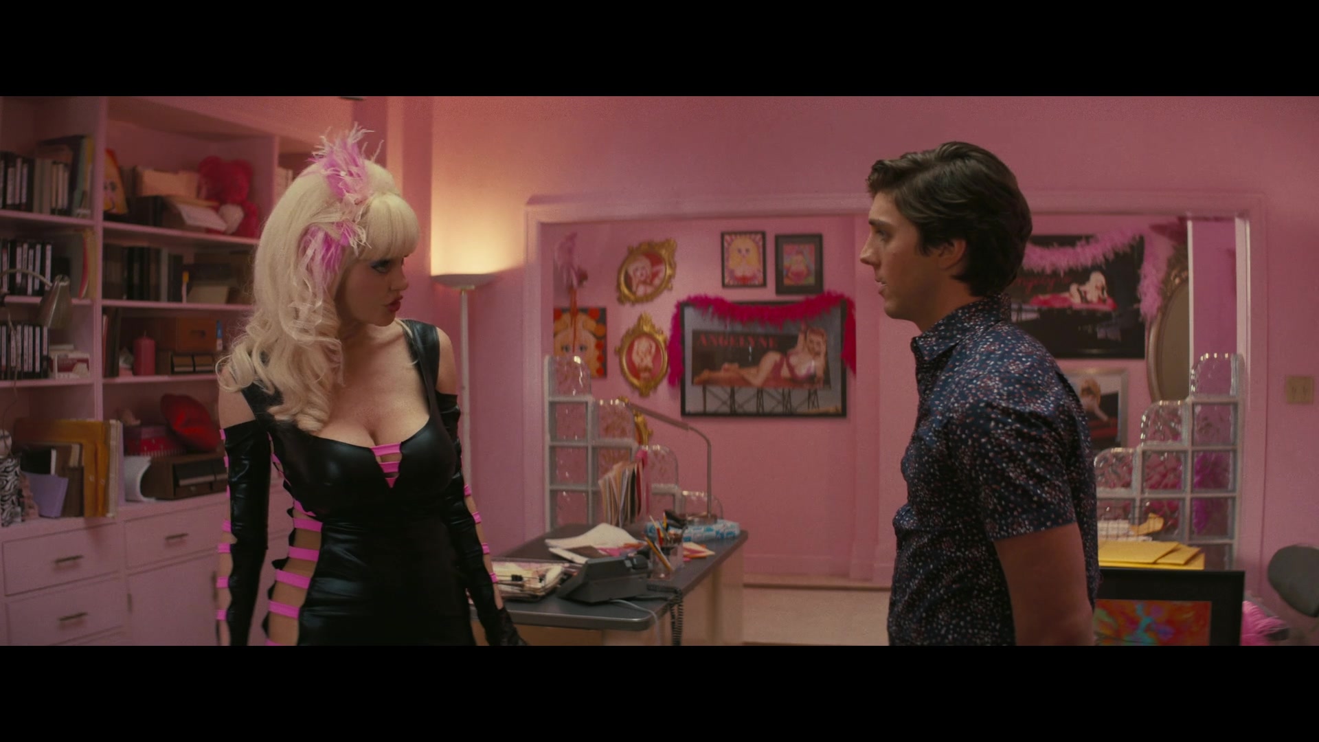 Angelyne_S01E04_The_Tease_1080p_ERW_001030.jpg