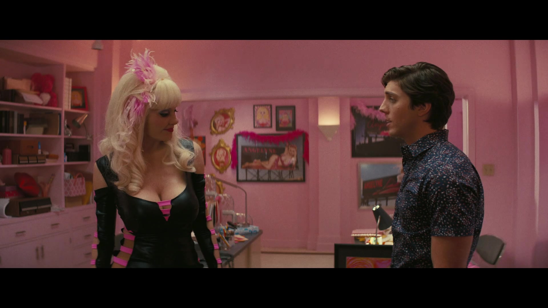 Angelyne_S01E04_The_Tease_1080p_ERW_001101.jpg