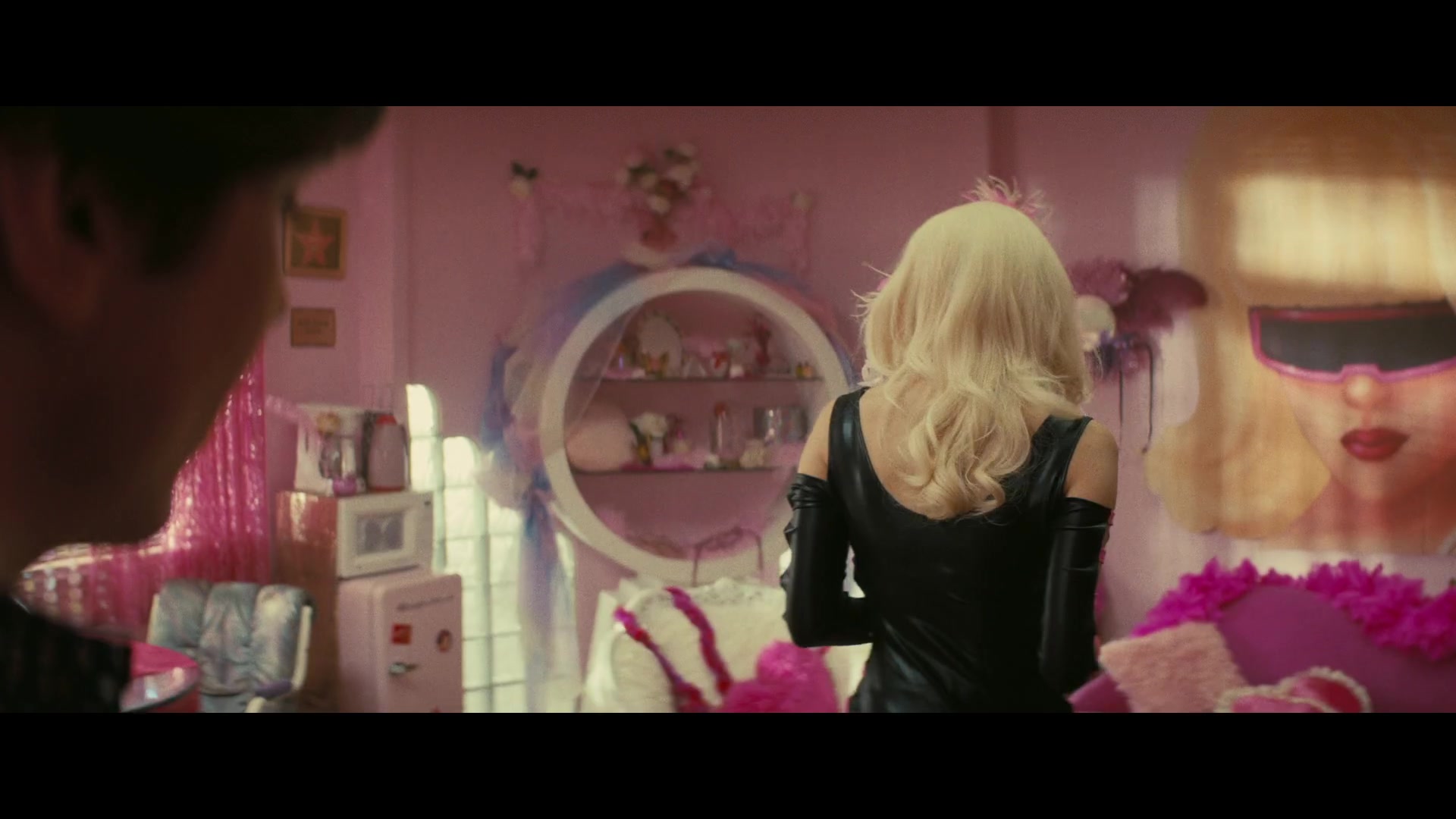 Angelyne_S01E04_The_Tease_1080p_ERW_001224.jpg