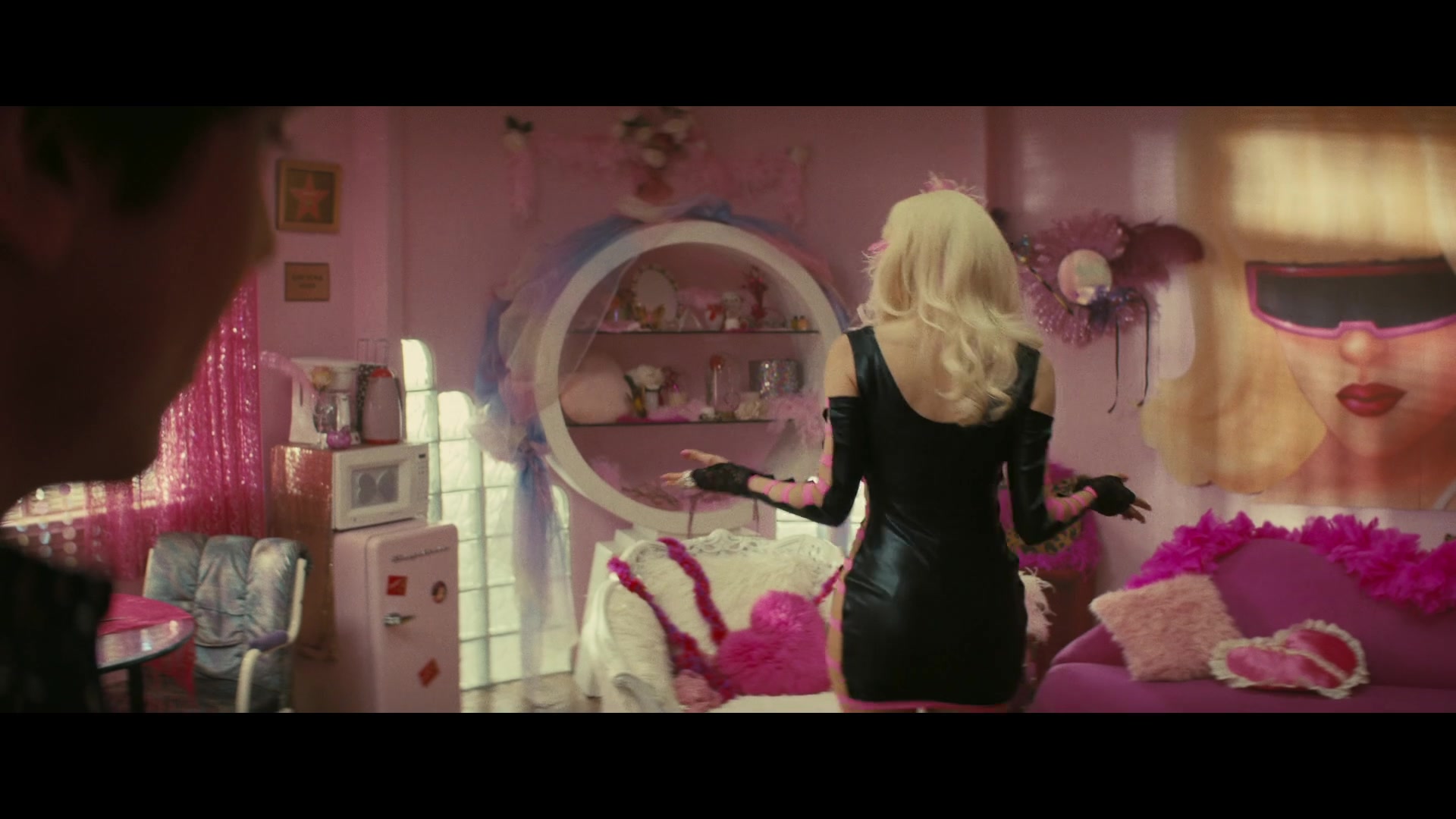 Angelyne_S01E04_The_Tease_1080p_ERW_001226.jpg