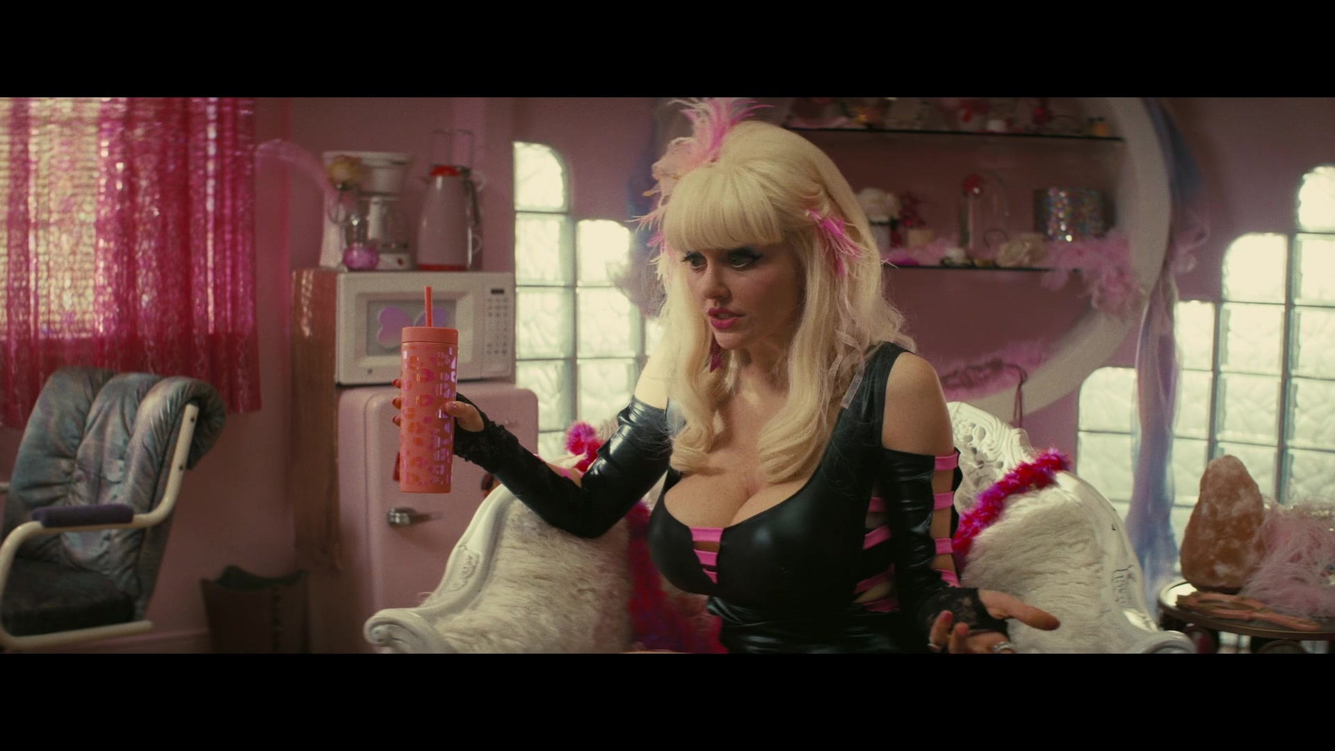 Angelyne_S01E04_The_Tease_1080p_ERW_001258.jpg