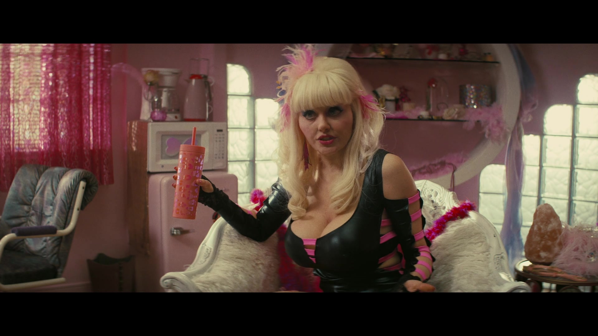 Angelyne_S01E04_The_Tease_1080p_ERW_001272.jpg