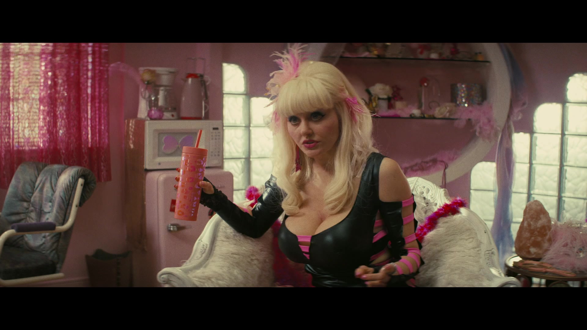 Angelyne_S01E04_The_Tease_1080p_ERW_001290.jpg
