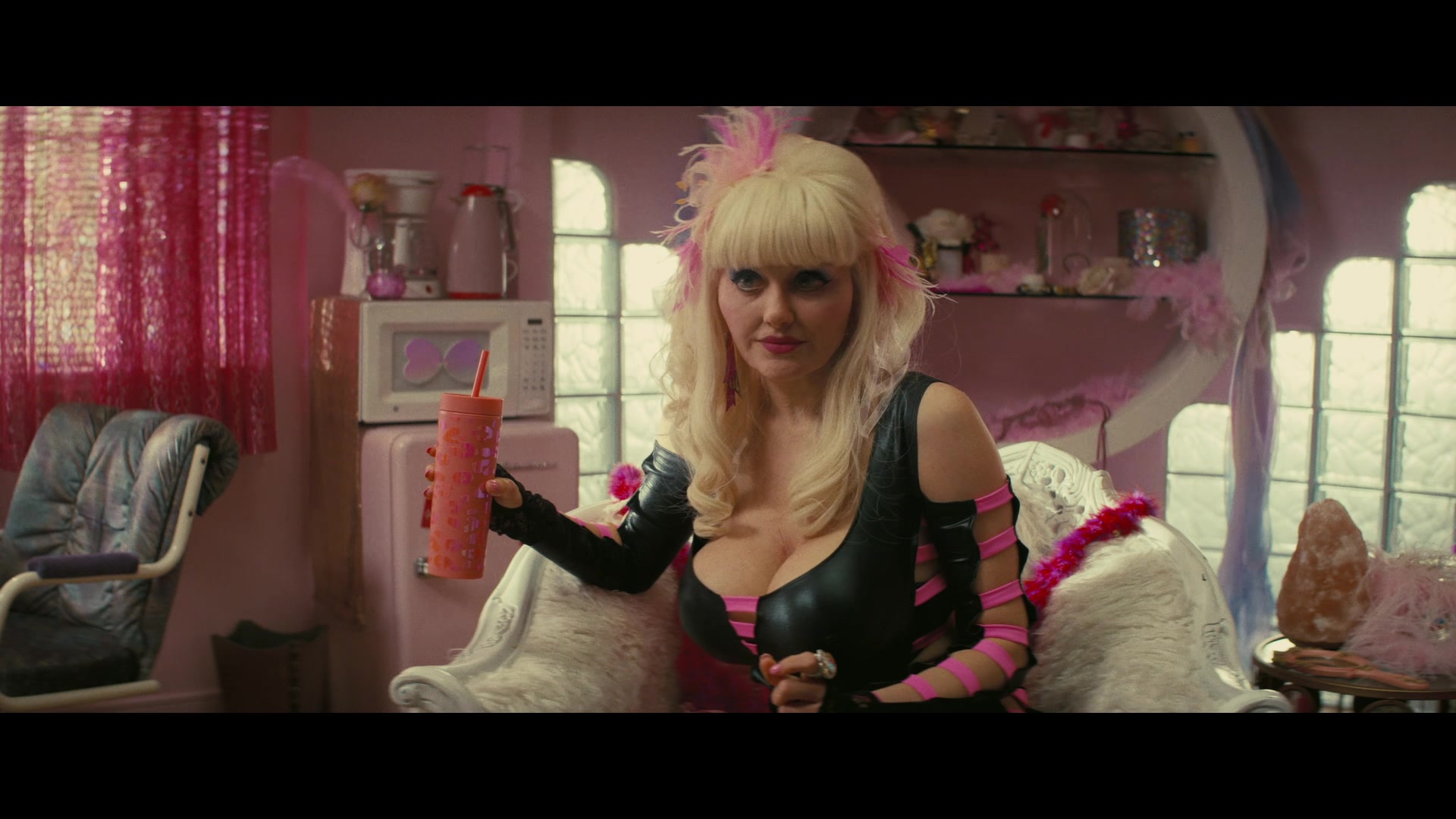 Angelyne_S01E04_The_Tease_1080p_ERW_001324.jpg