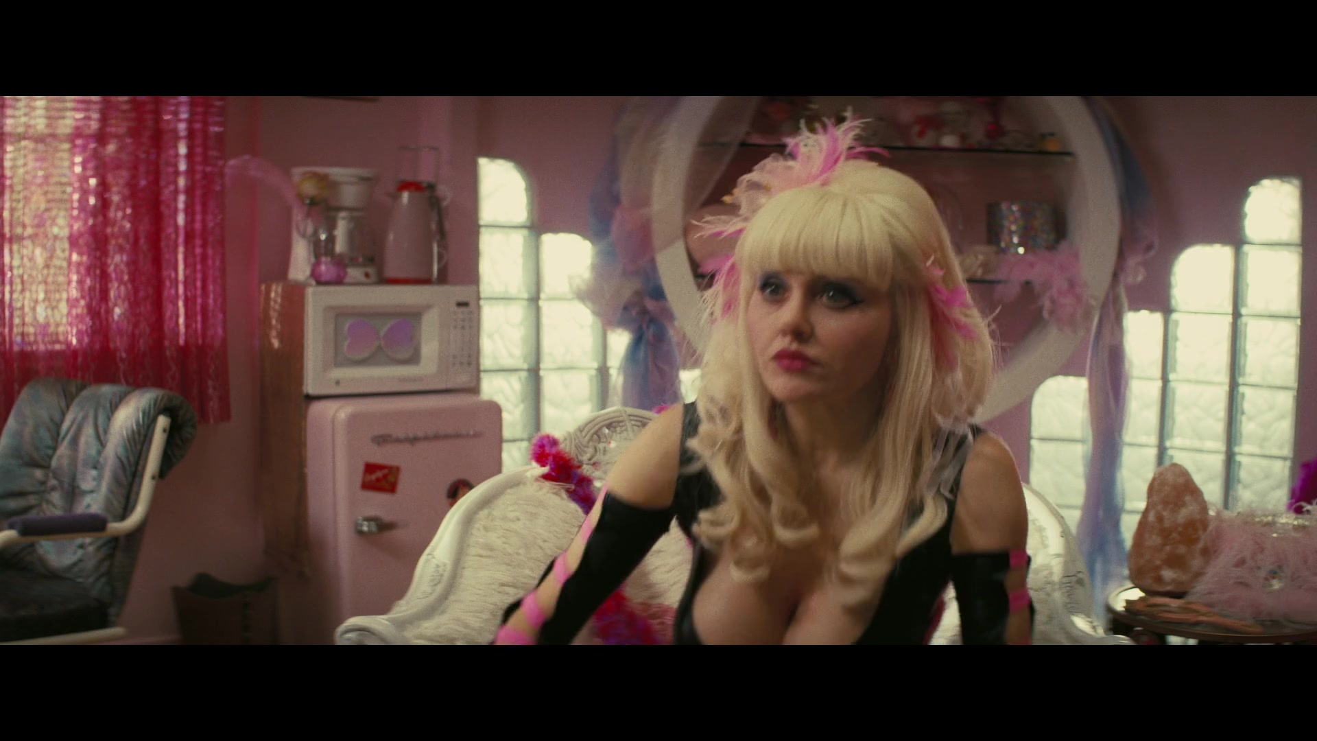 Angelyne_S01E04_The_Tease_1080p_ERW_001361.jpg