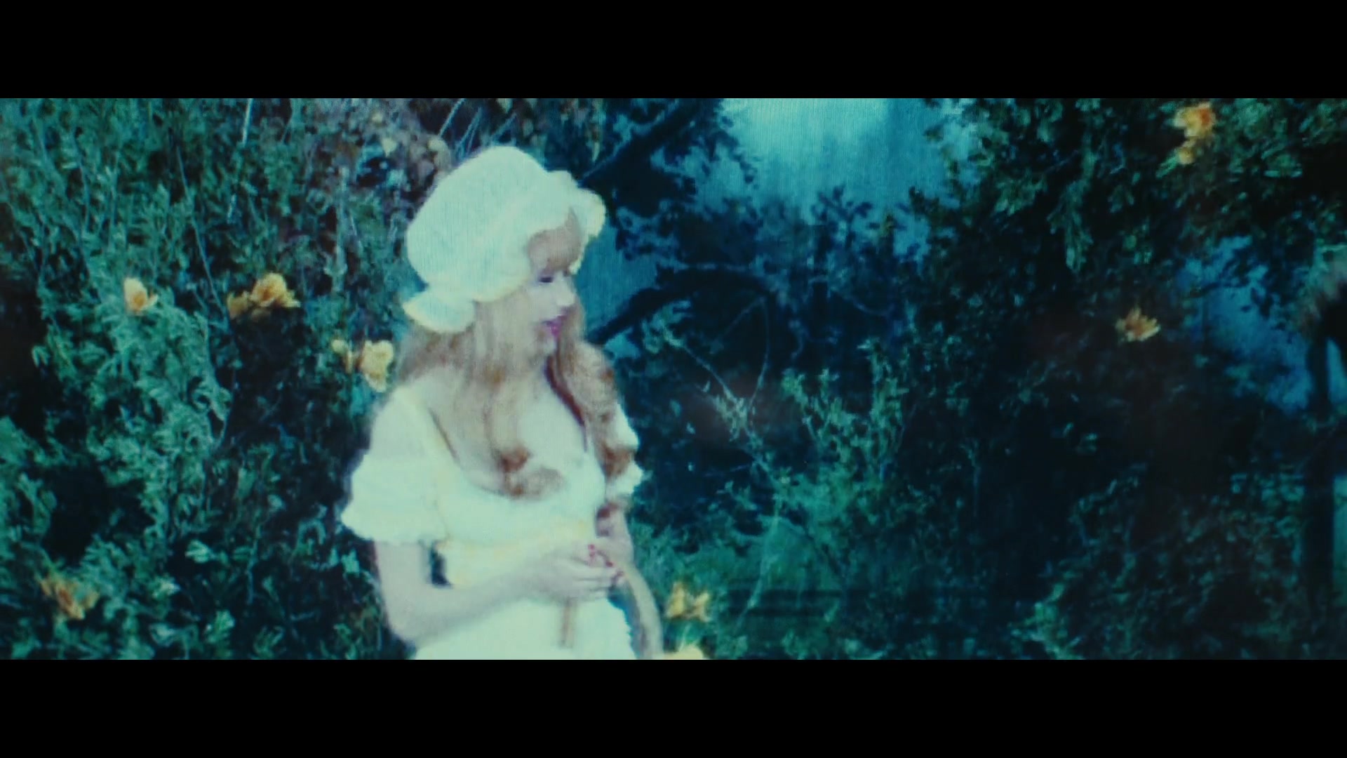 Angelyne_S01E04_The_Tease_1080p_ERW_001906.jpg
