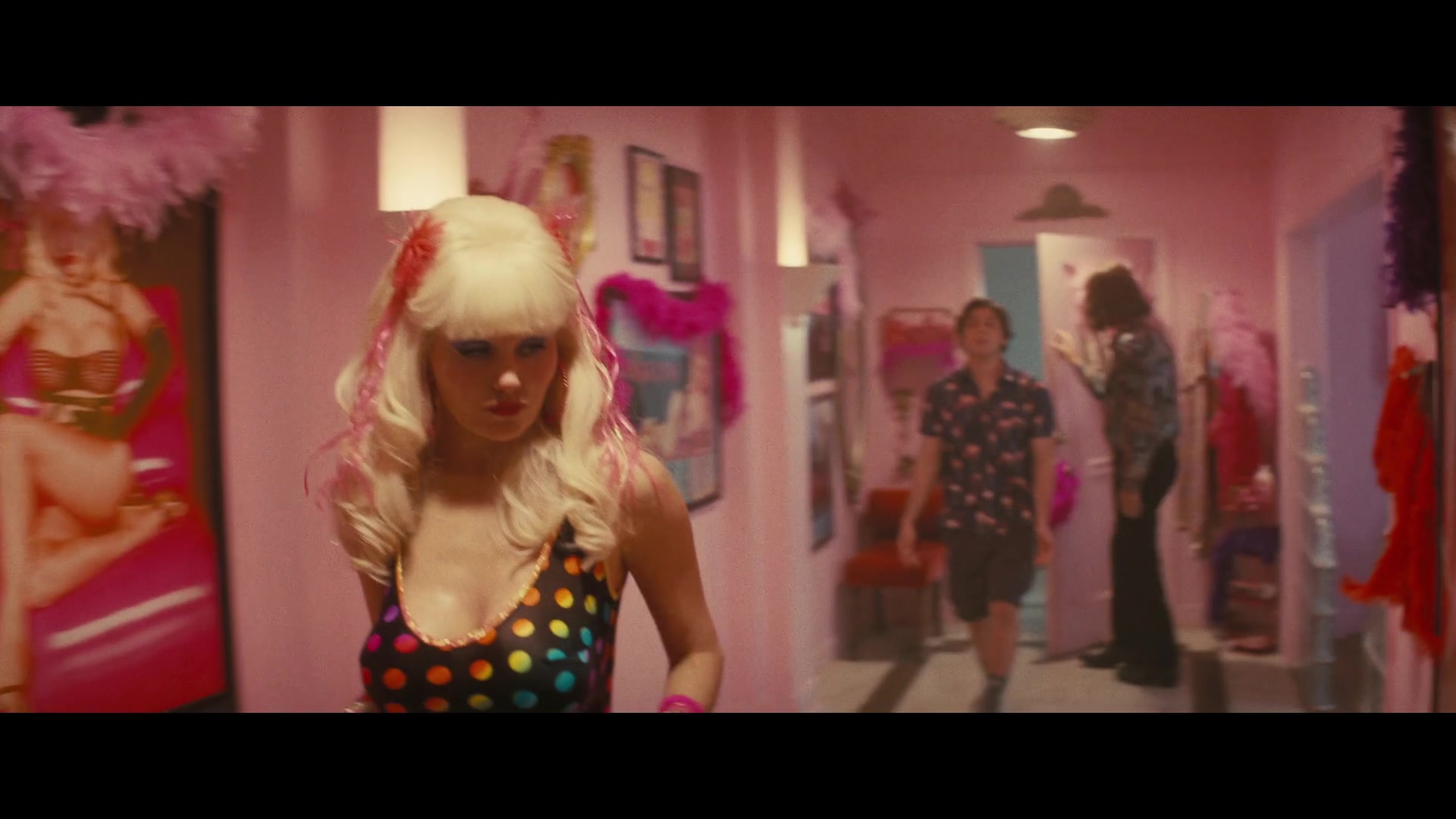 Angelyne_S01E04_The_Tease_1080p_ERW_003440.jpg