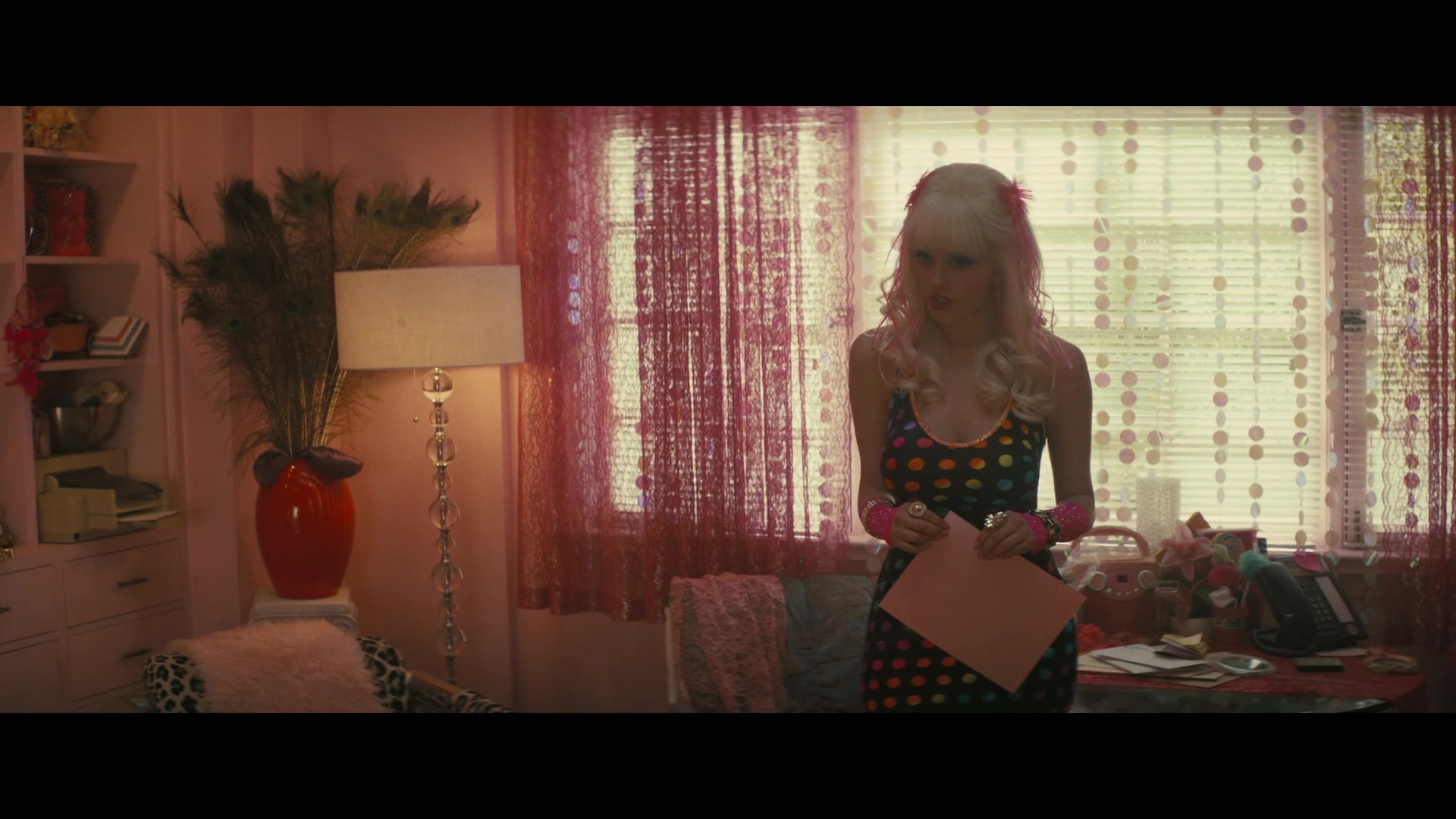 Angelyne_S01E04_The_Tease_1080p_ERW_003474.jpg