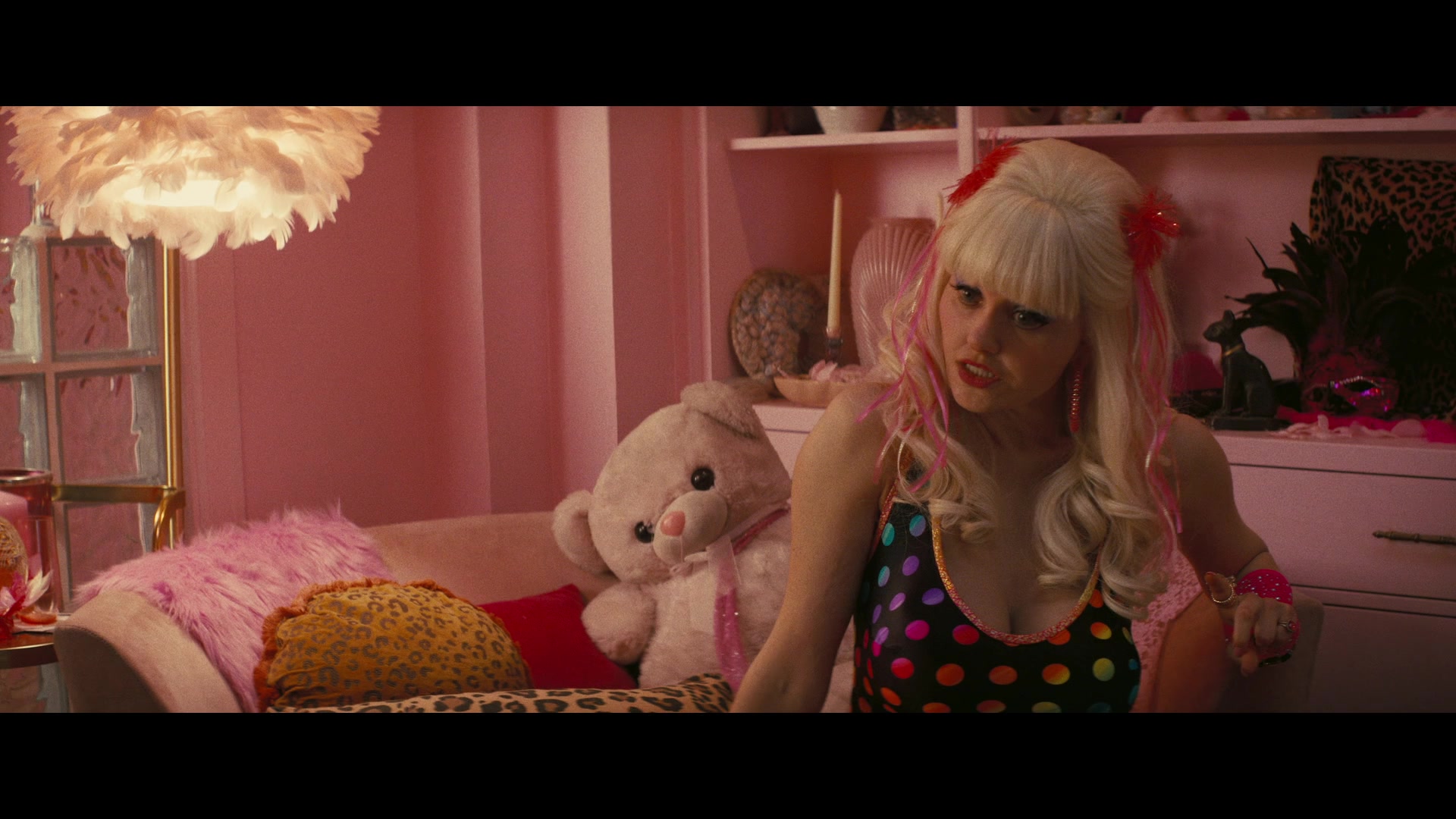 Angelyne_S01E04_The_Tease_1080p_ERW_003562.jpg