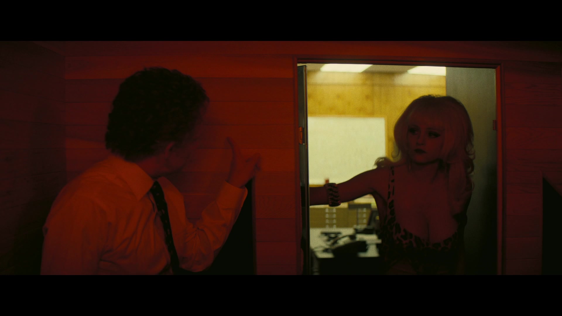 Angelyne_S01E04_The_Tease_1080p_ERW_004162.jpg
