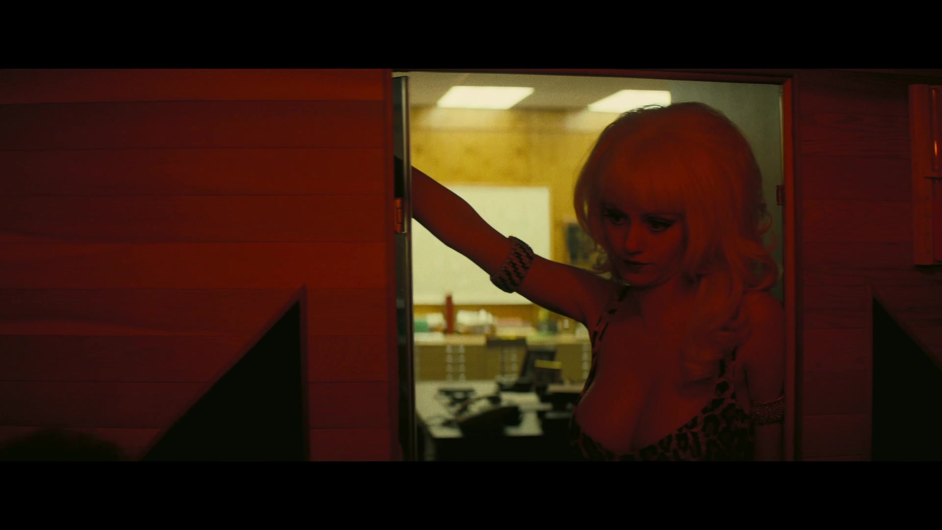 Angelyne_S01E04_The_Tease_1080p_ERW_004170.jpg