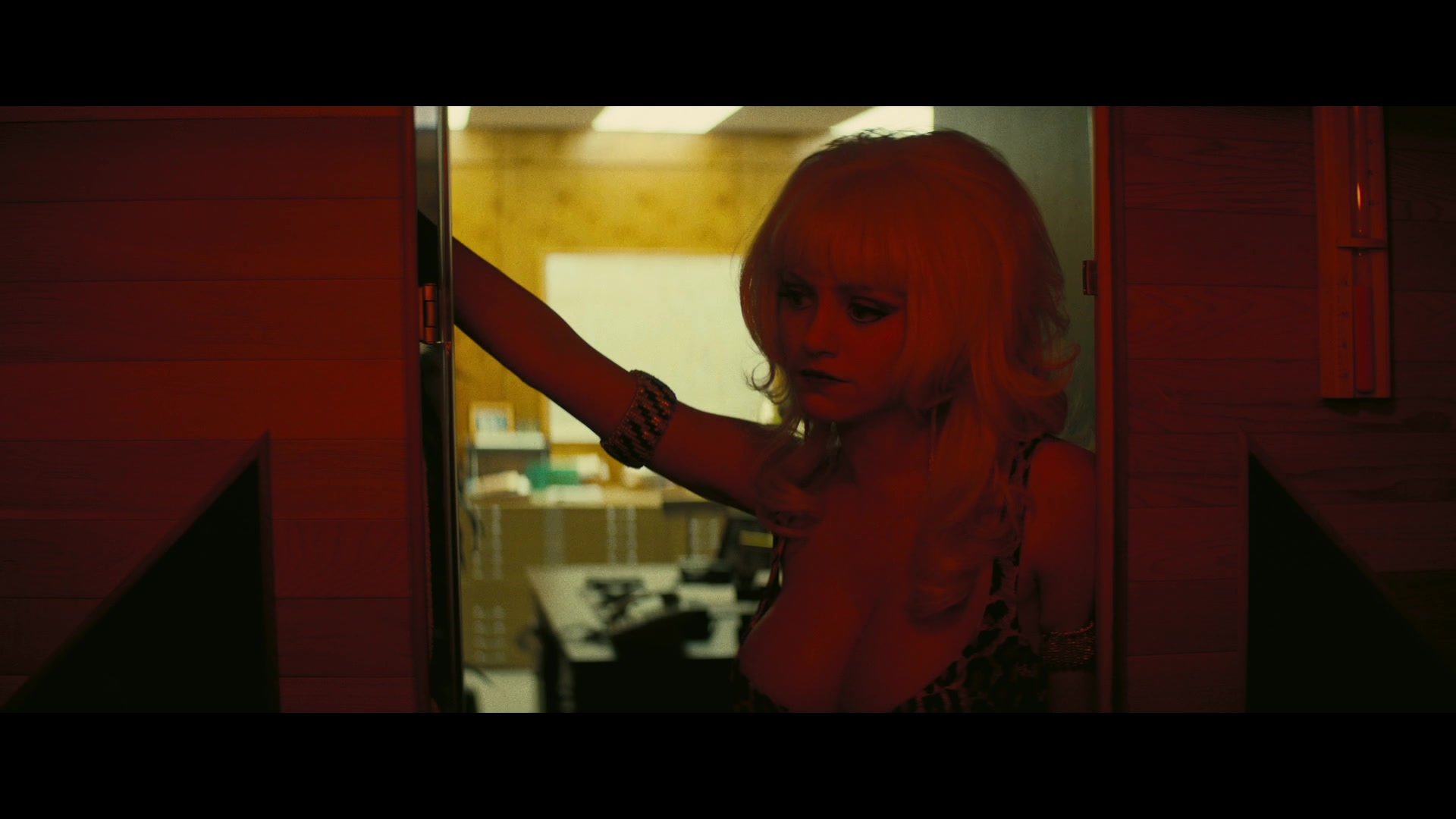 Angelyne_S01E04_The_Tease_1080p_ERW_004226.jpg