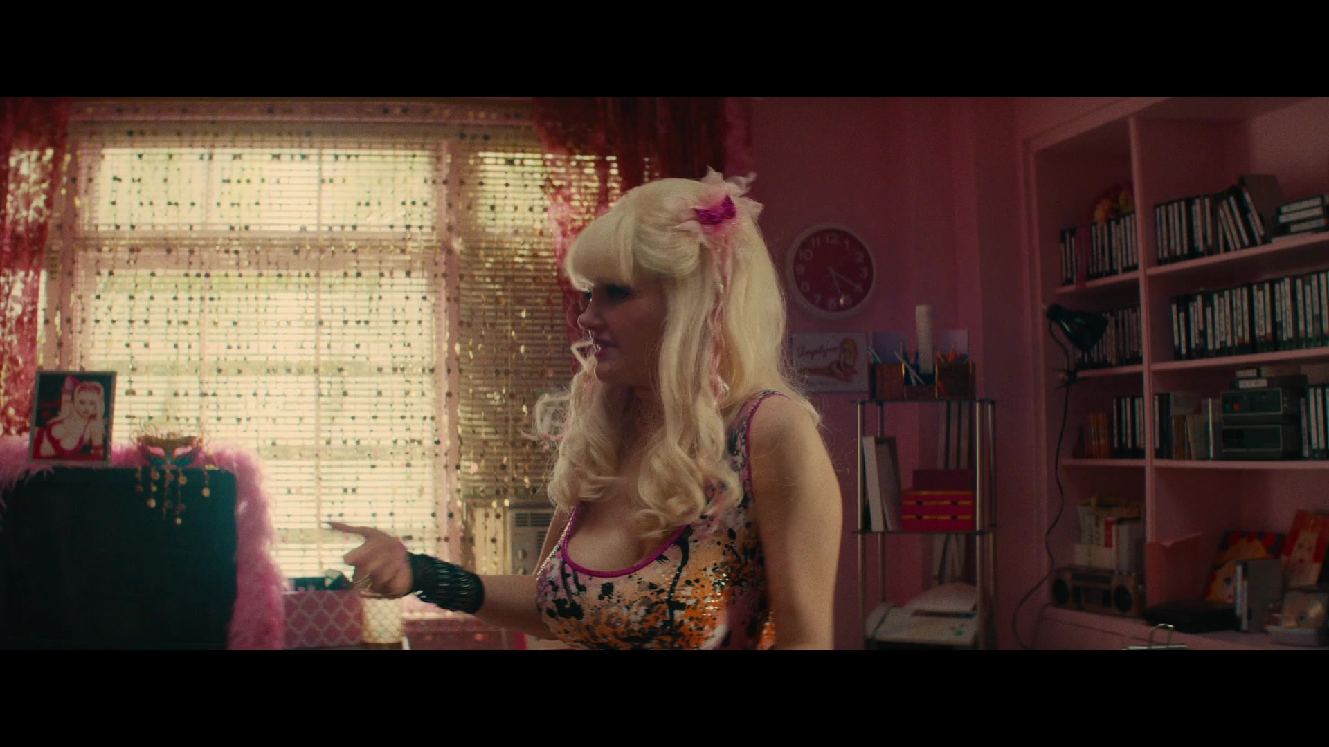 Angelyne_S01E04_The_Tease_1080p_ERW_004520.jpg