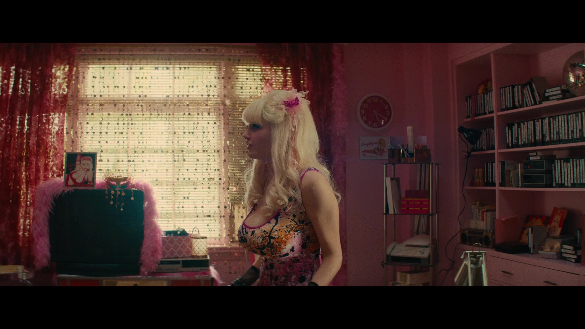 Angelyne_S01E04_The_Tease_1080p_ERW_004524.jpg