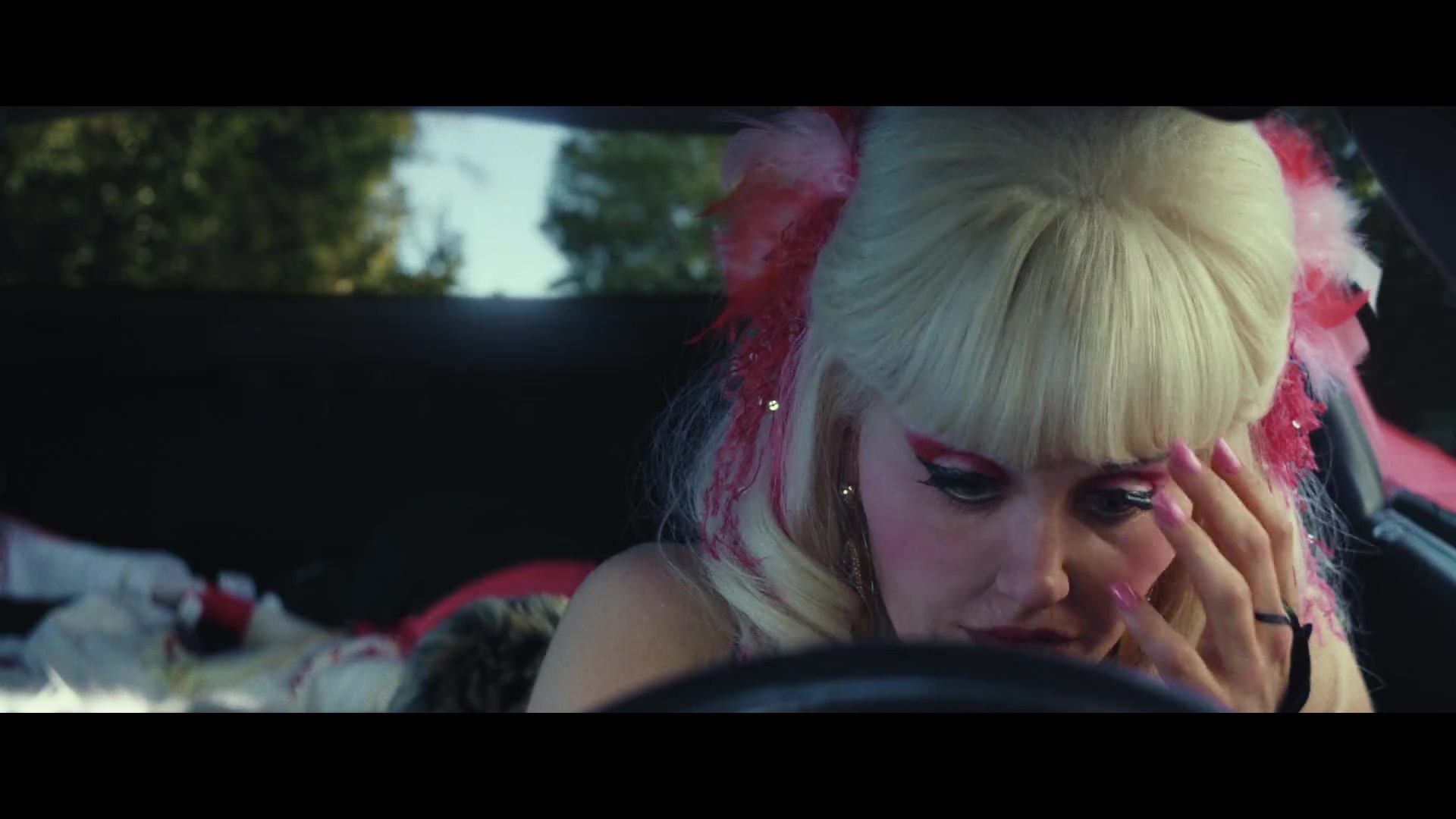Angelyne_S01E04_The_Tease_1080p_ERW_006268.jpg