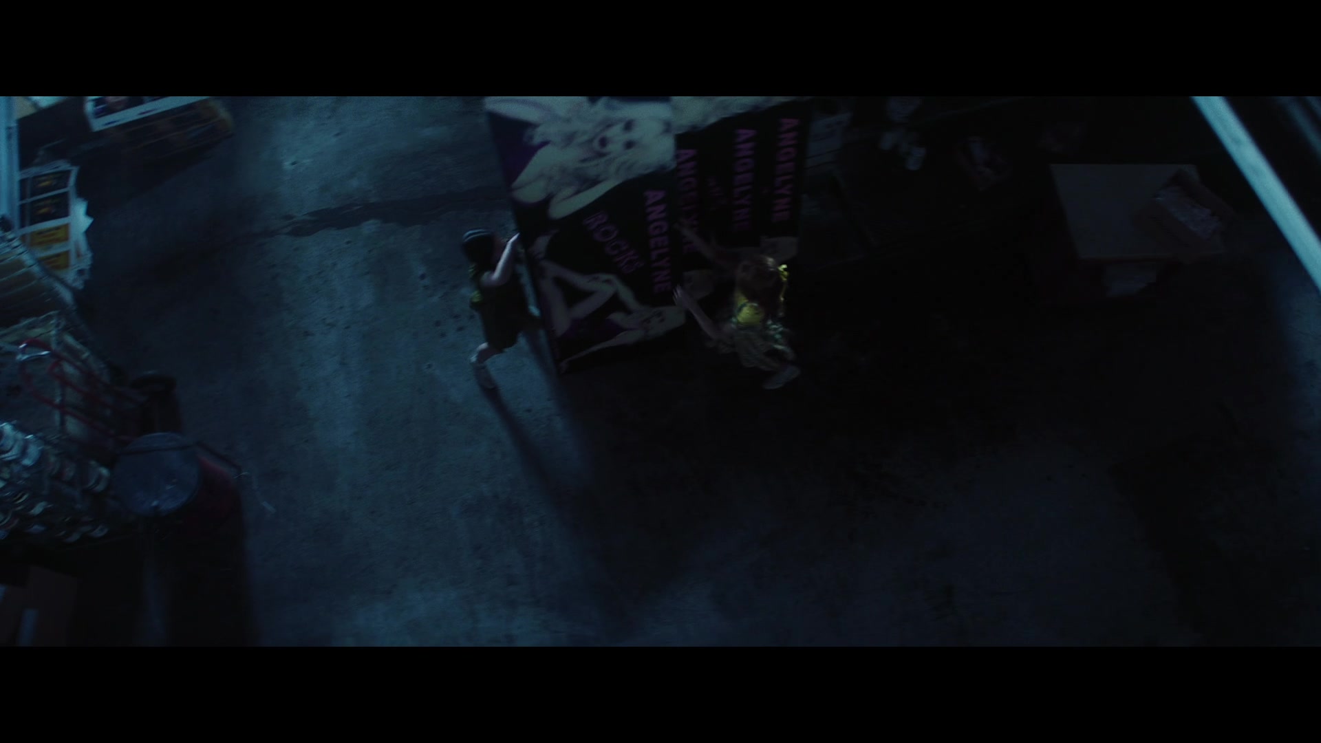 Angelyne_S01E05_Pink_Clouds_1080p_ERW_000109.jpg