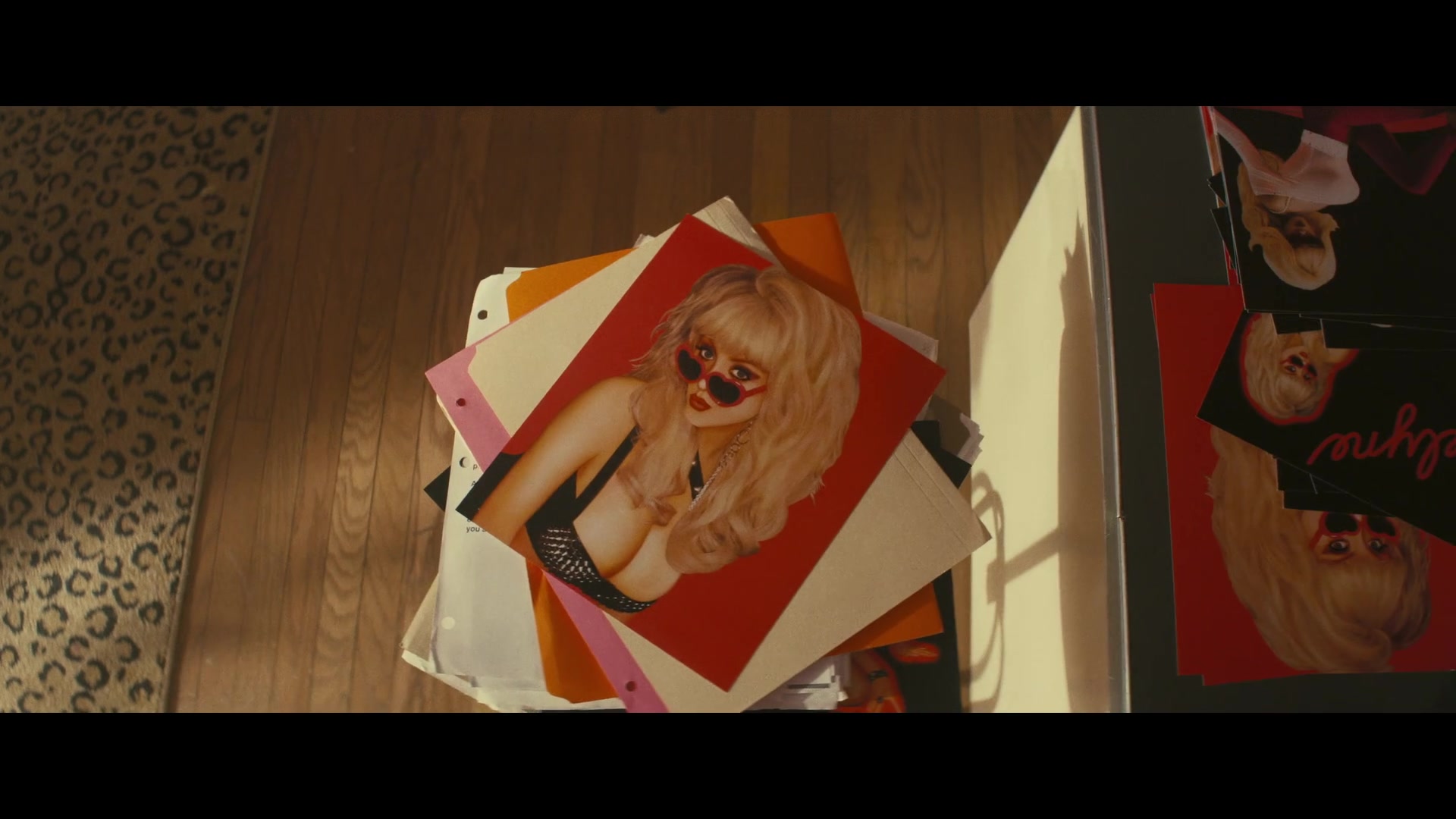 Angelyne_S01E05_Pink_Clouds_1080p_ERW_000139.jpg