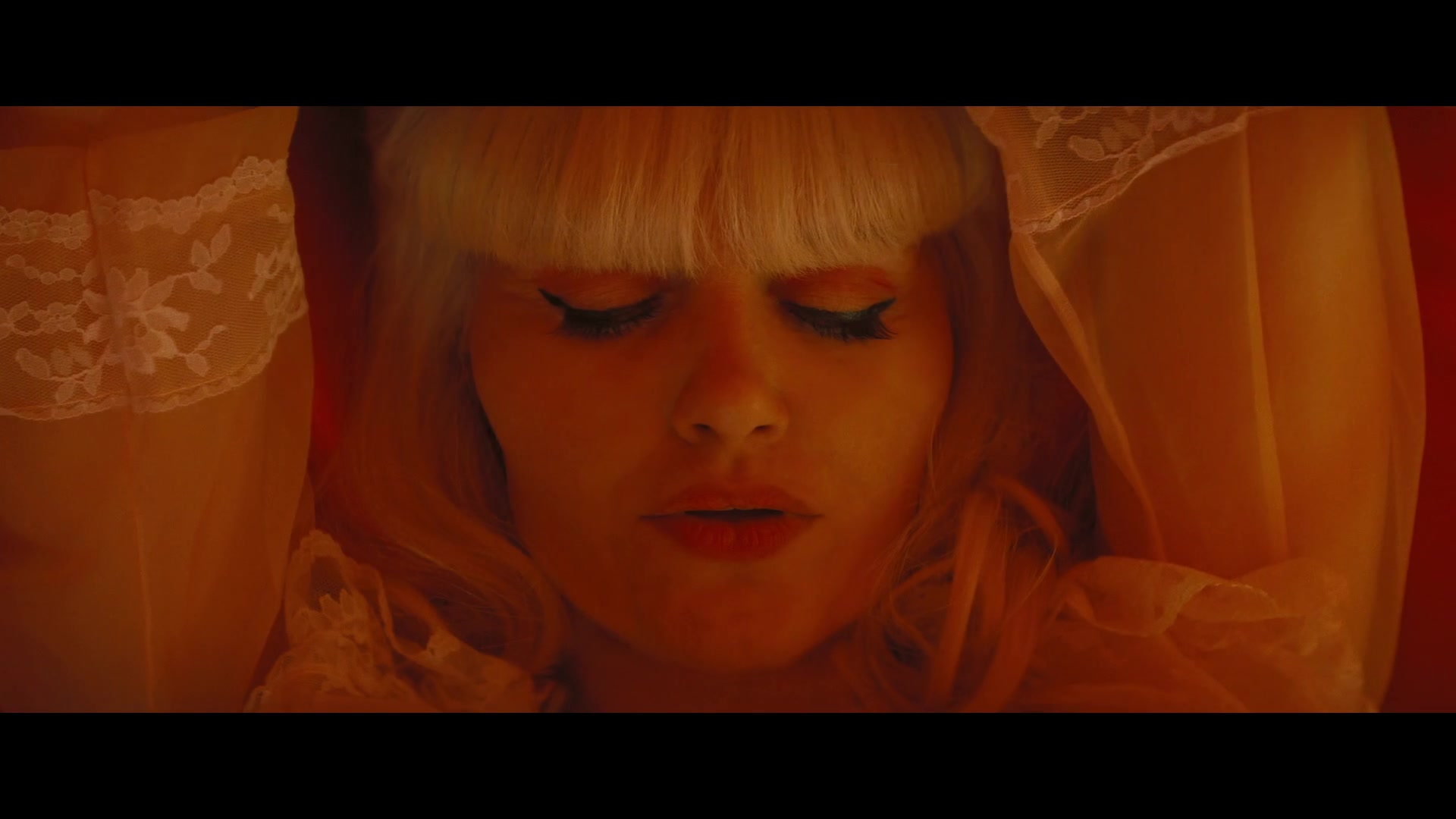 Angelyne_S01E05_Pink_Clouds_1080p_ERW_000888.jpg