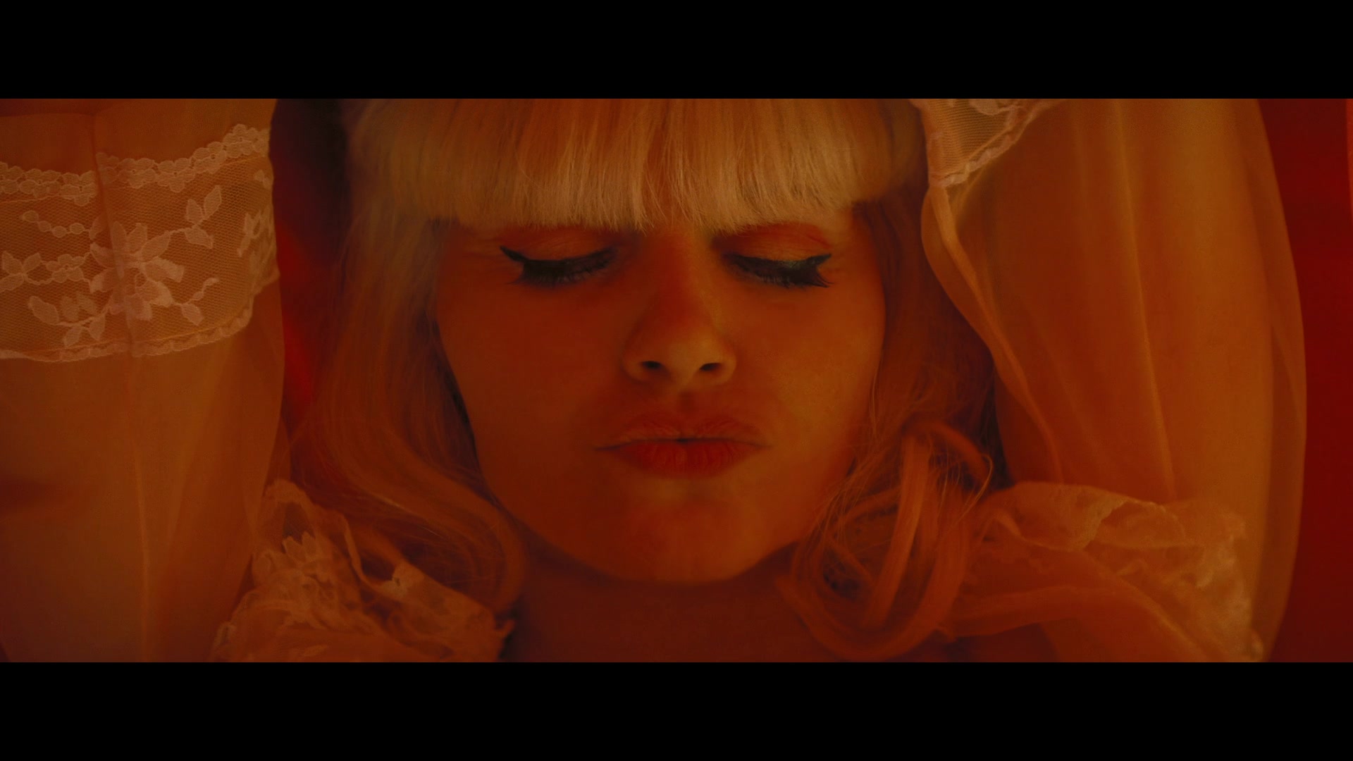 Angelyne_S01E05_Pink_Clouds_1080p_ERW_000897.jpg