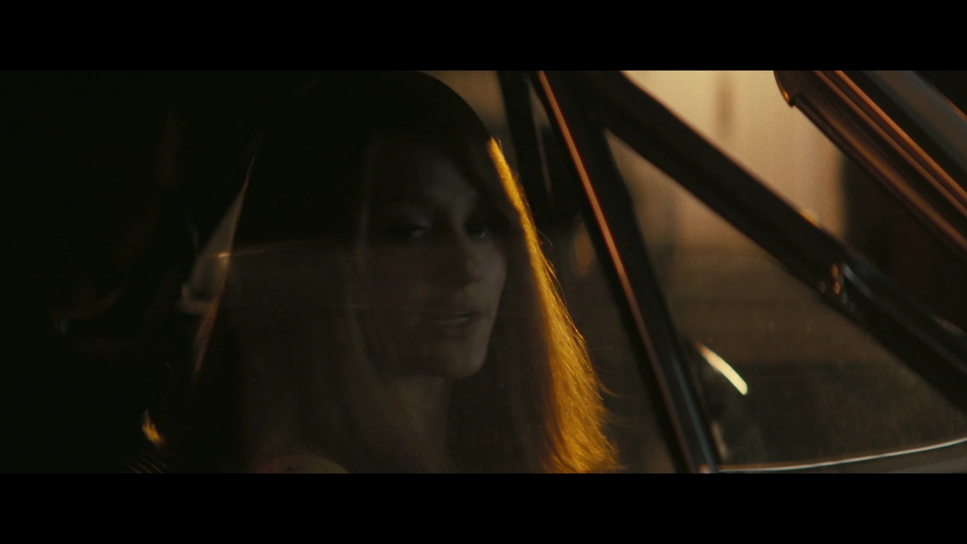 Angelyne_S01E05_Pink_Clouds_1080p_ERW_003571.jpg