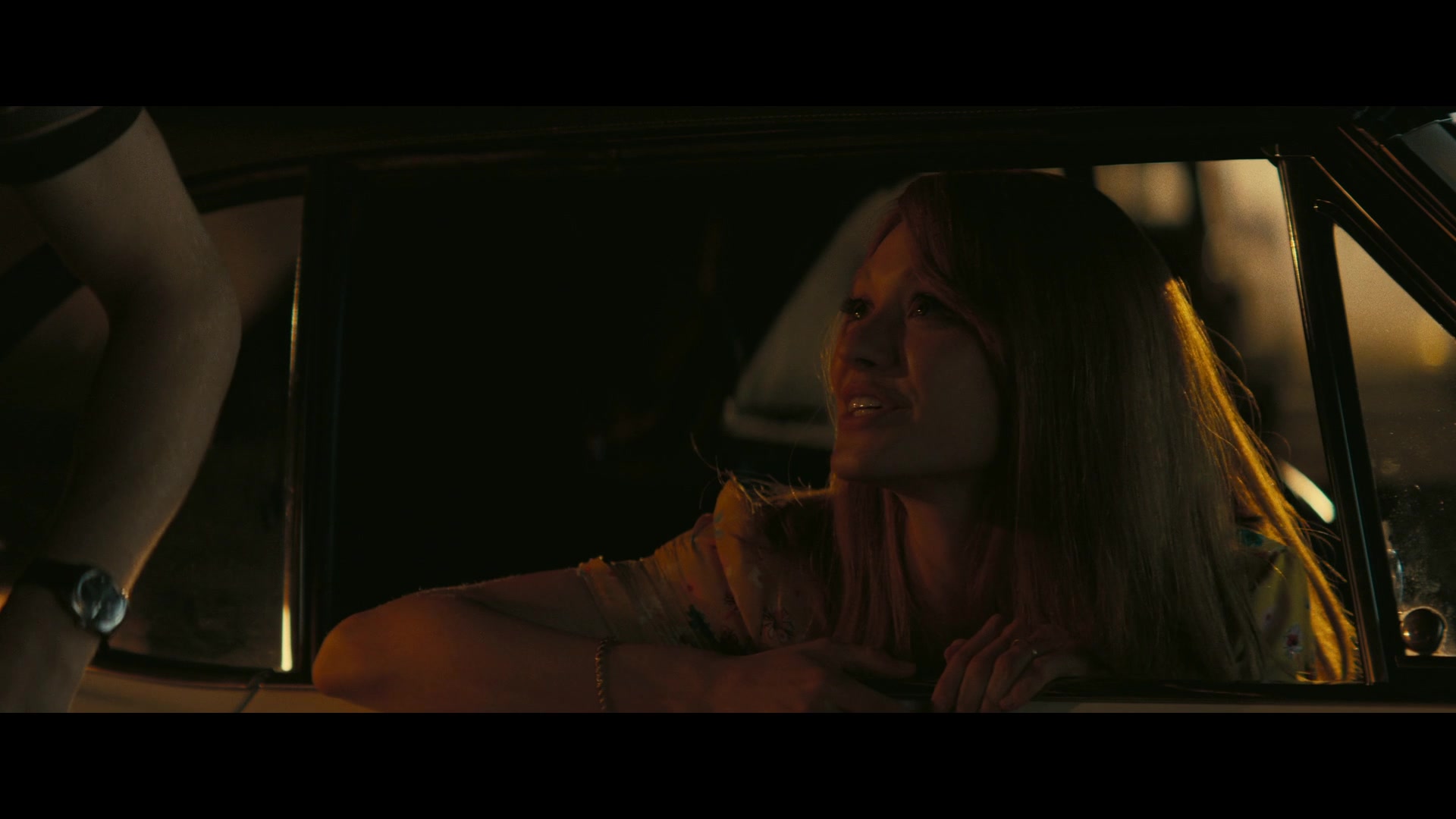Angelyne_S01E05_Pink_Clouds_1080p_ERW_003637.jpg