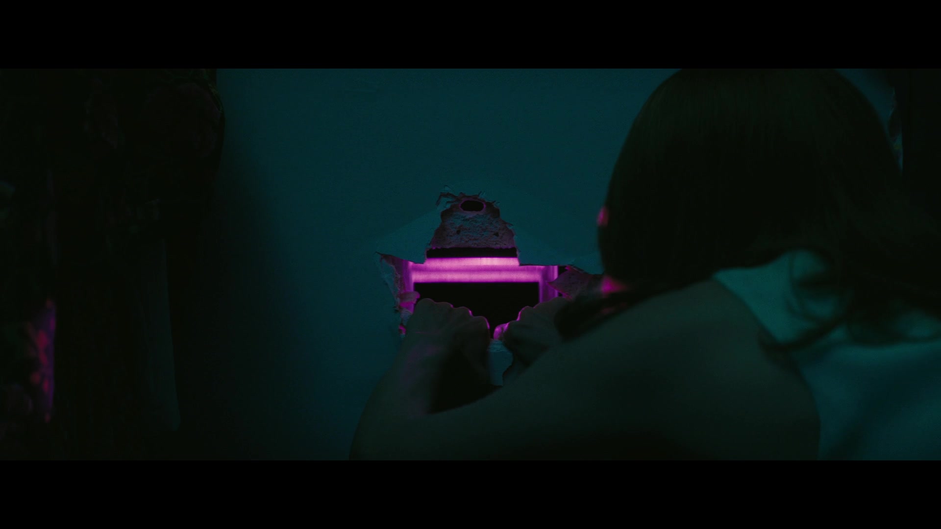 Angelyne_S01E05_Pink_Clouds_1080p_ERW_004058.jpg