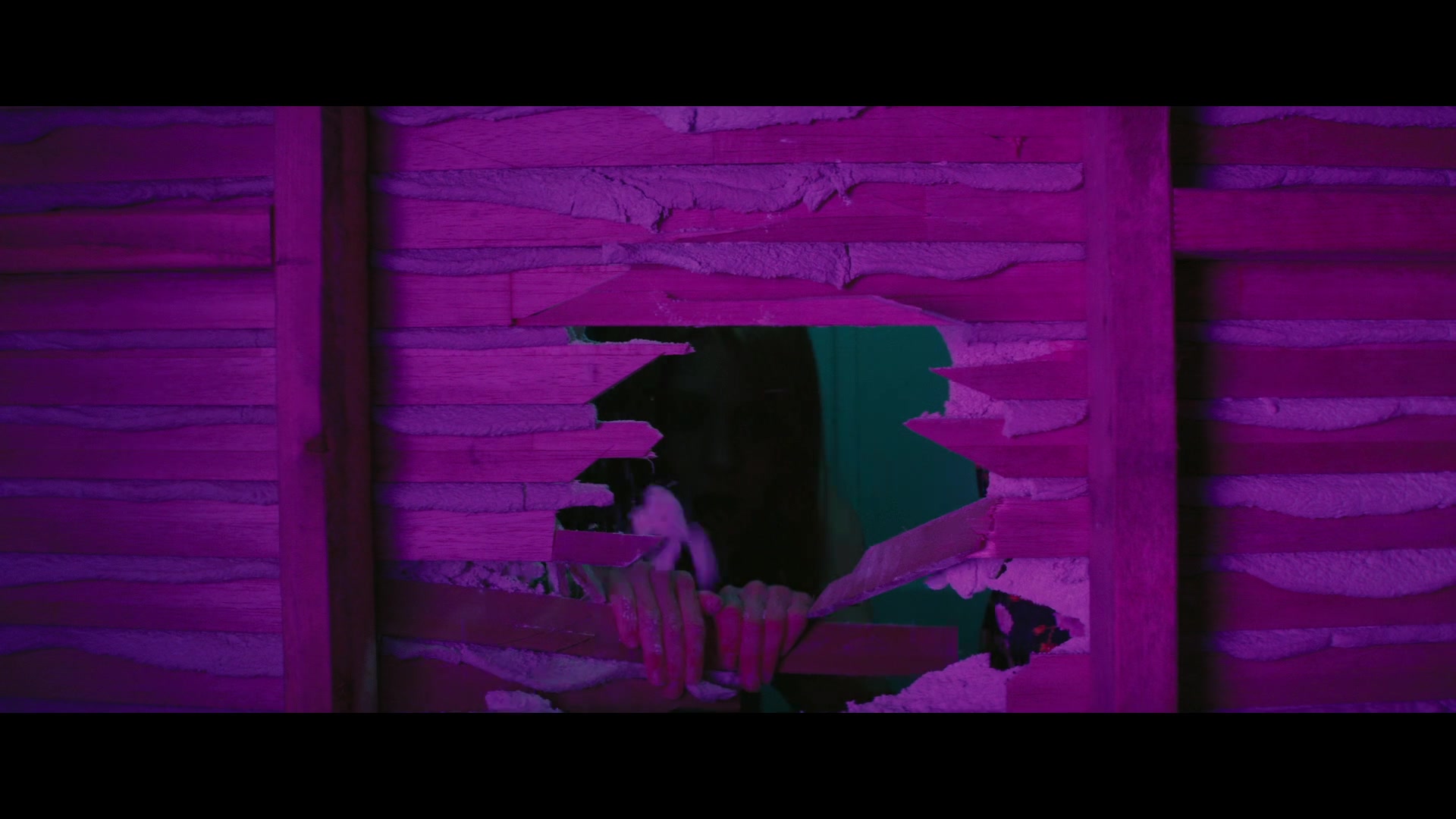 Angelyne_S01E05_Pink_Clouds_1080p_ERW_004071.jpg