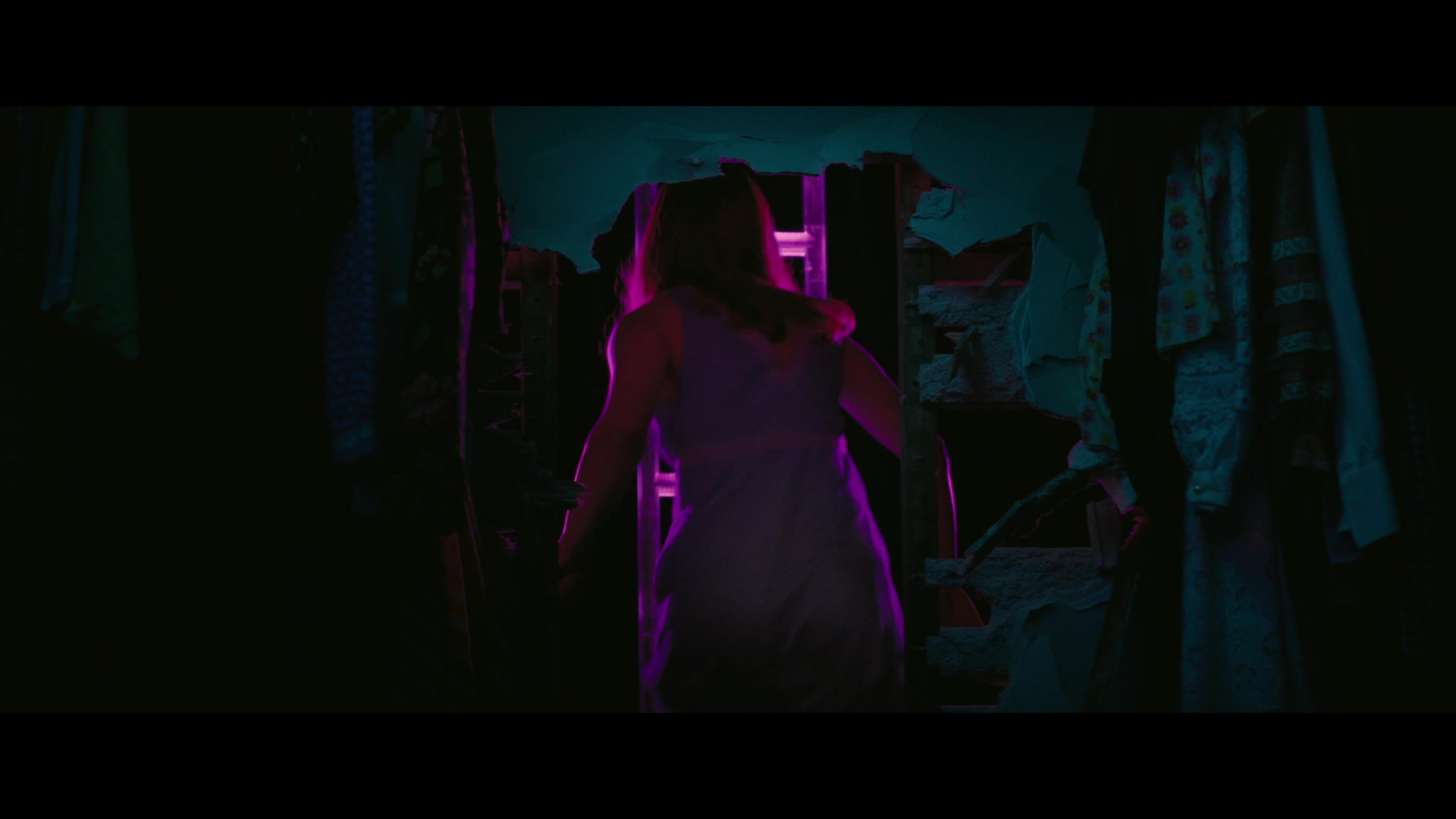 Angelyne_S01E05_Pink_Clouds_1080p_ERW_004123.jpg