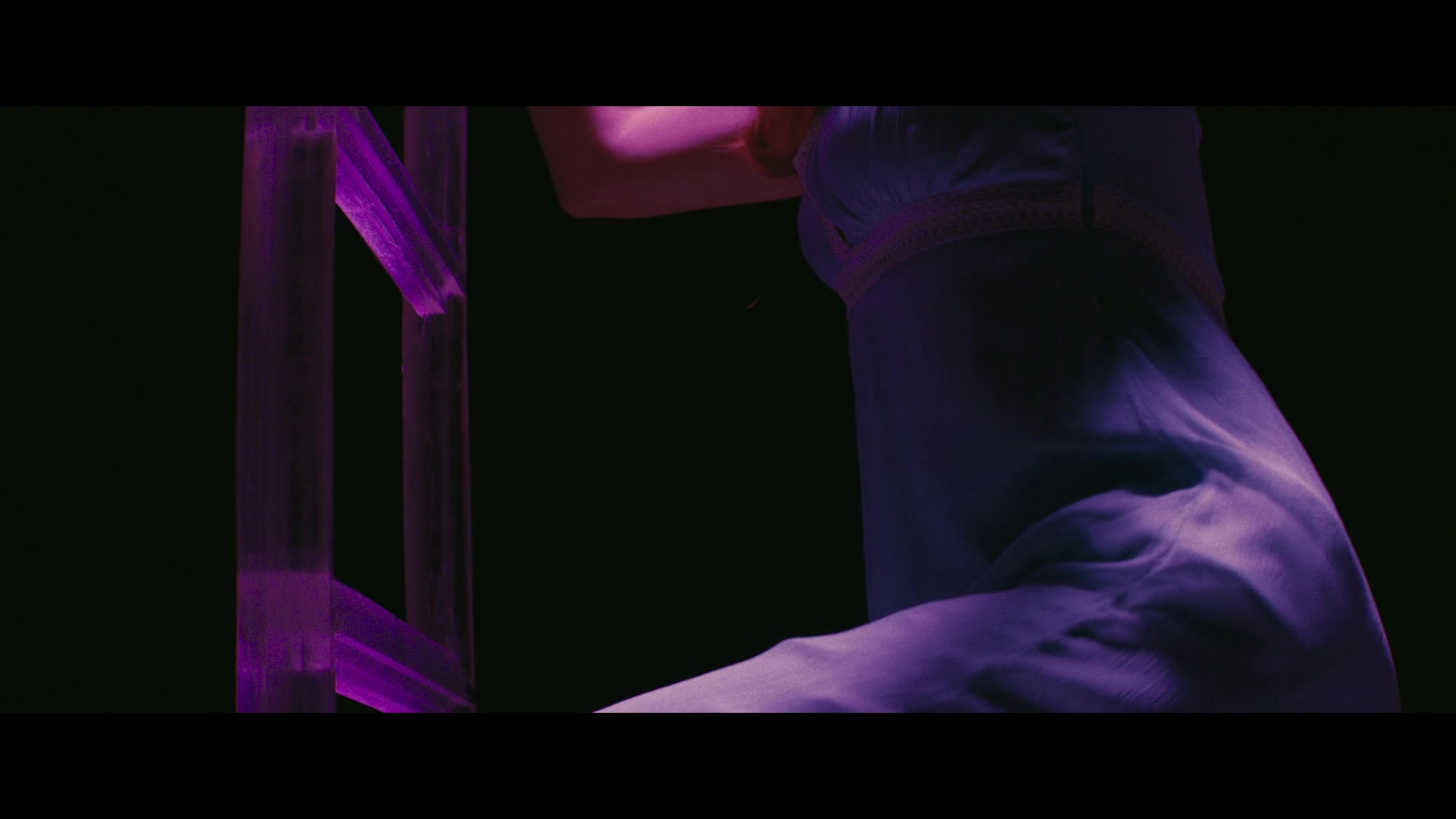 Angelyne_S01E05_Pink_Clouds_1080p_ERW_004167.jpg