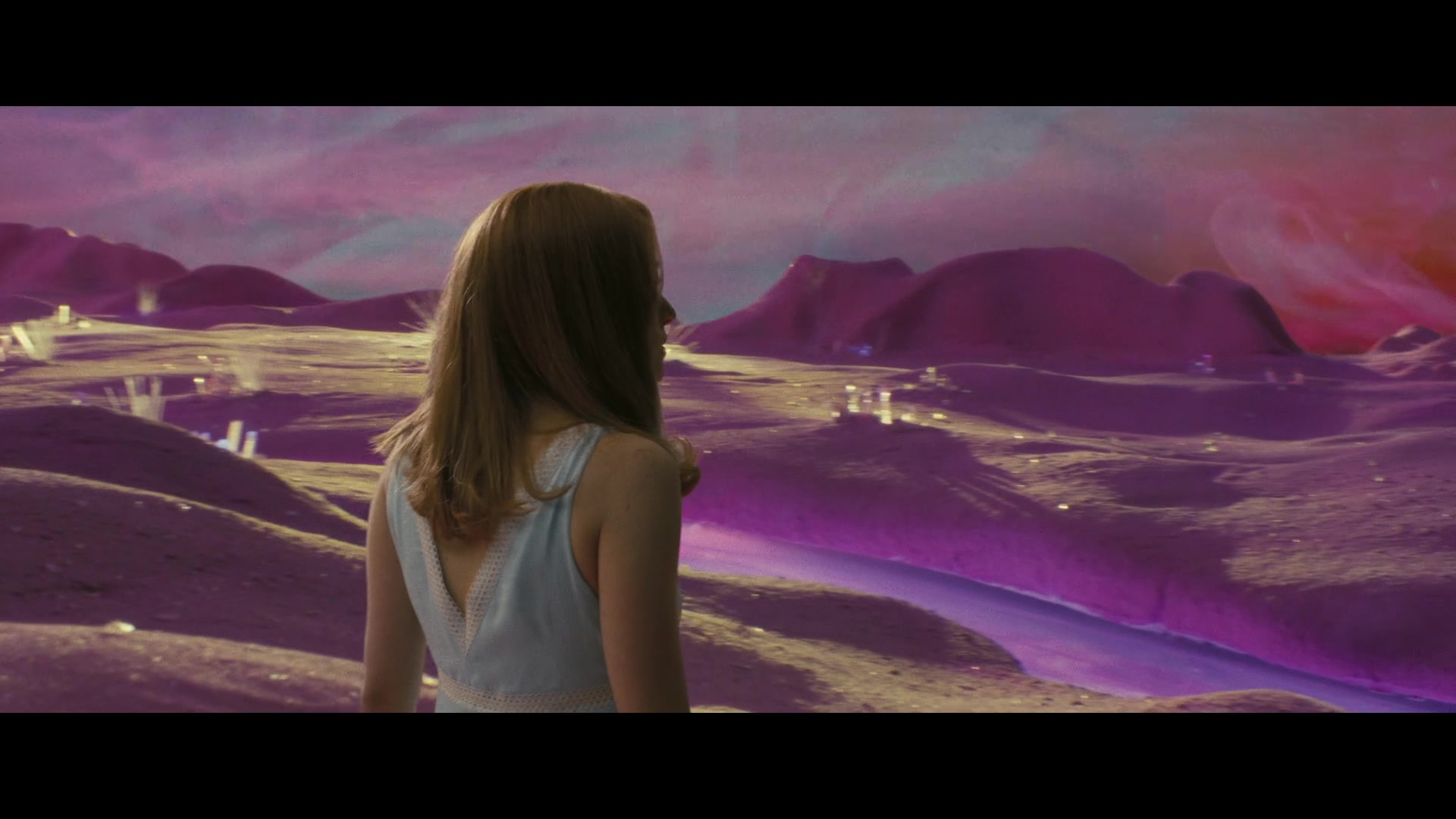Angelyne_S01E05_Pink_Clouds_1080p_ERW_004229.jpg