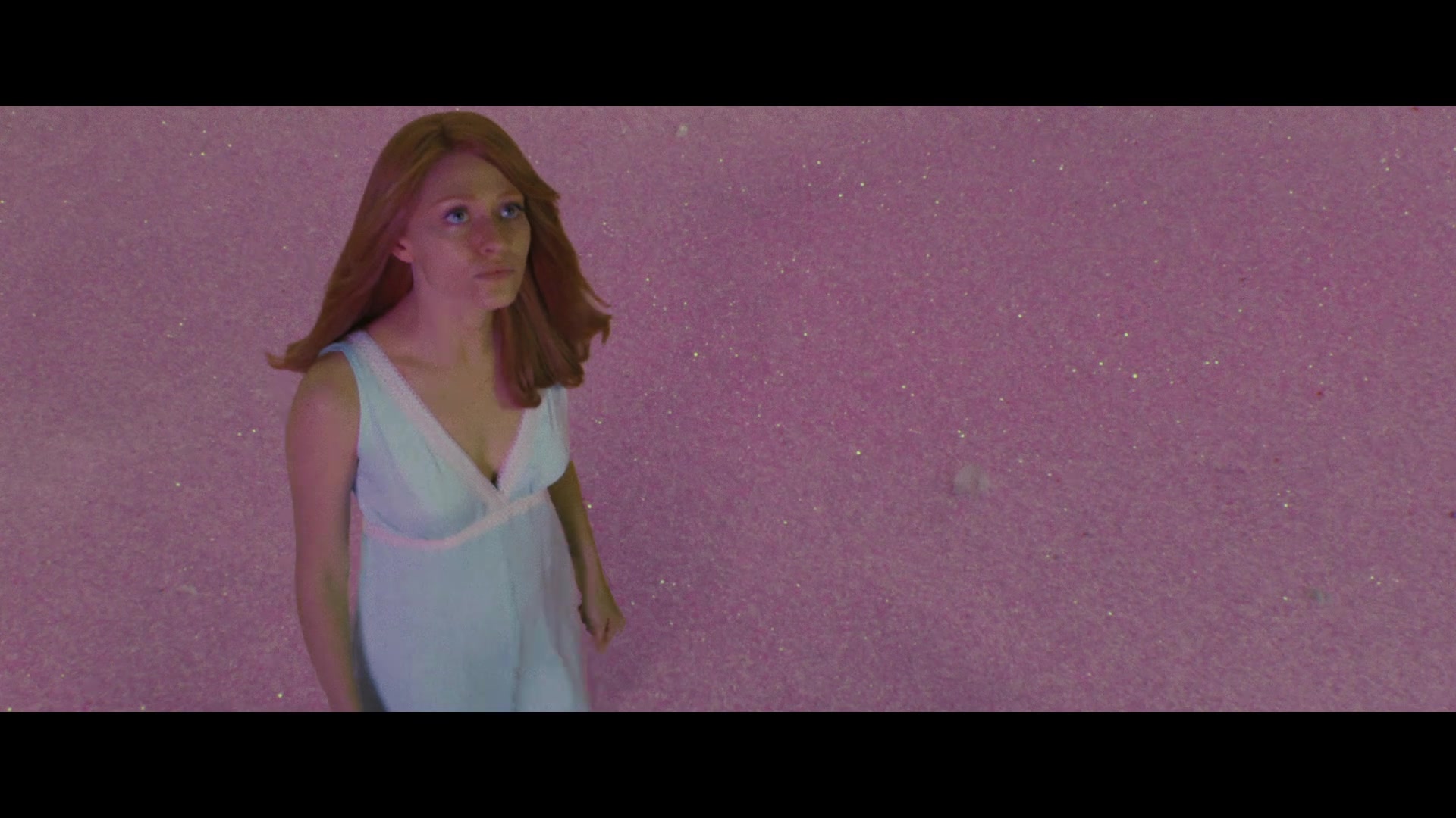 Angelyne_S01E05_Pink_Clouds_1080p_ERW_004293.jpg