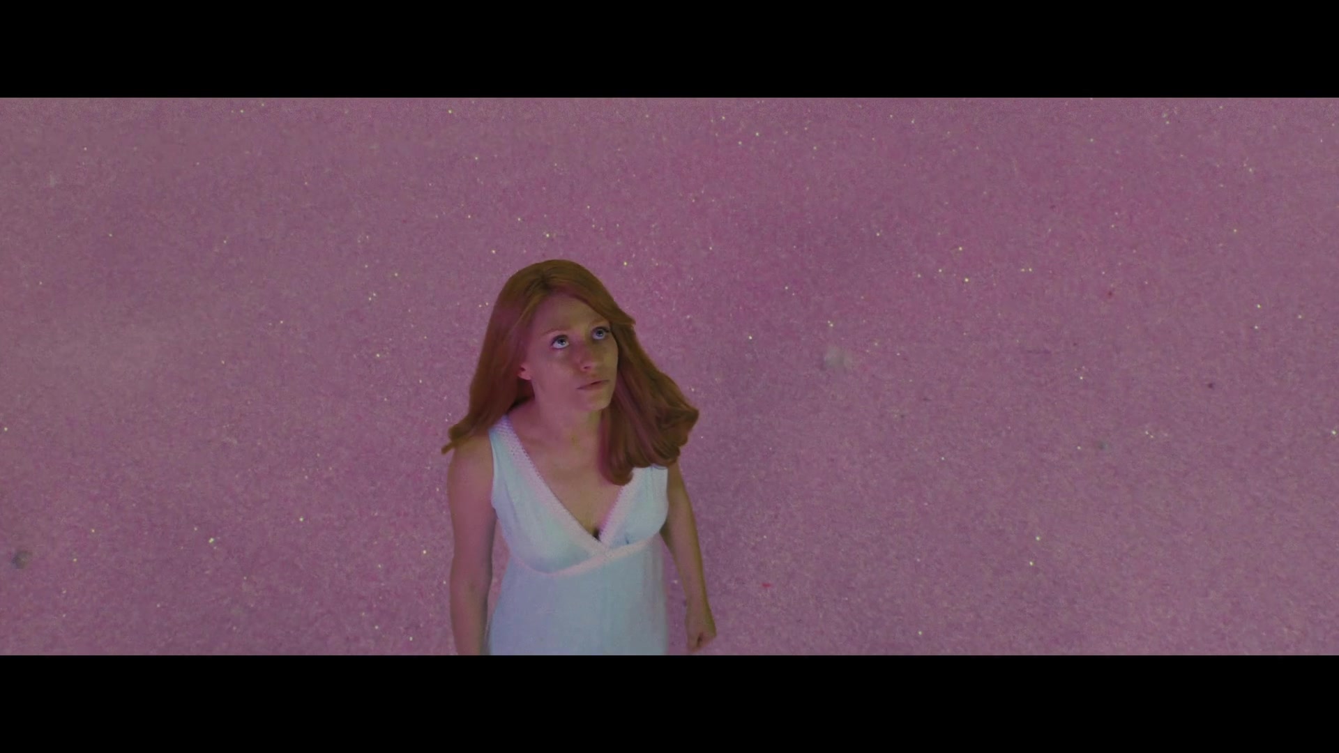 Angelyne_S01E05_Pink_Clouds_1080p_ERW_004301.jpg