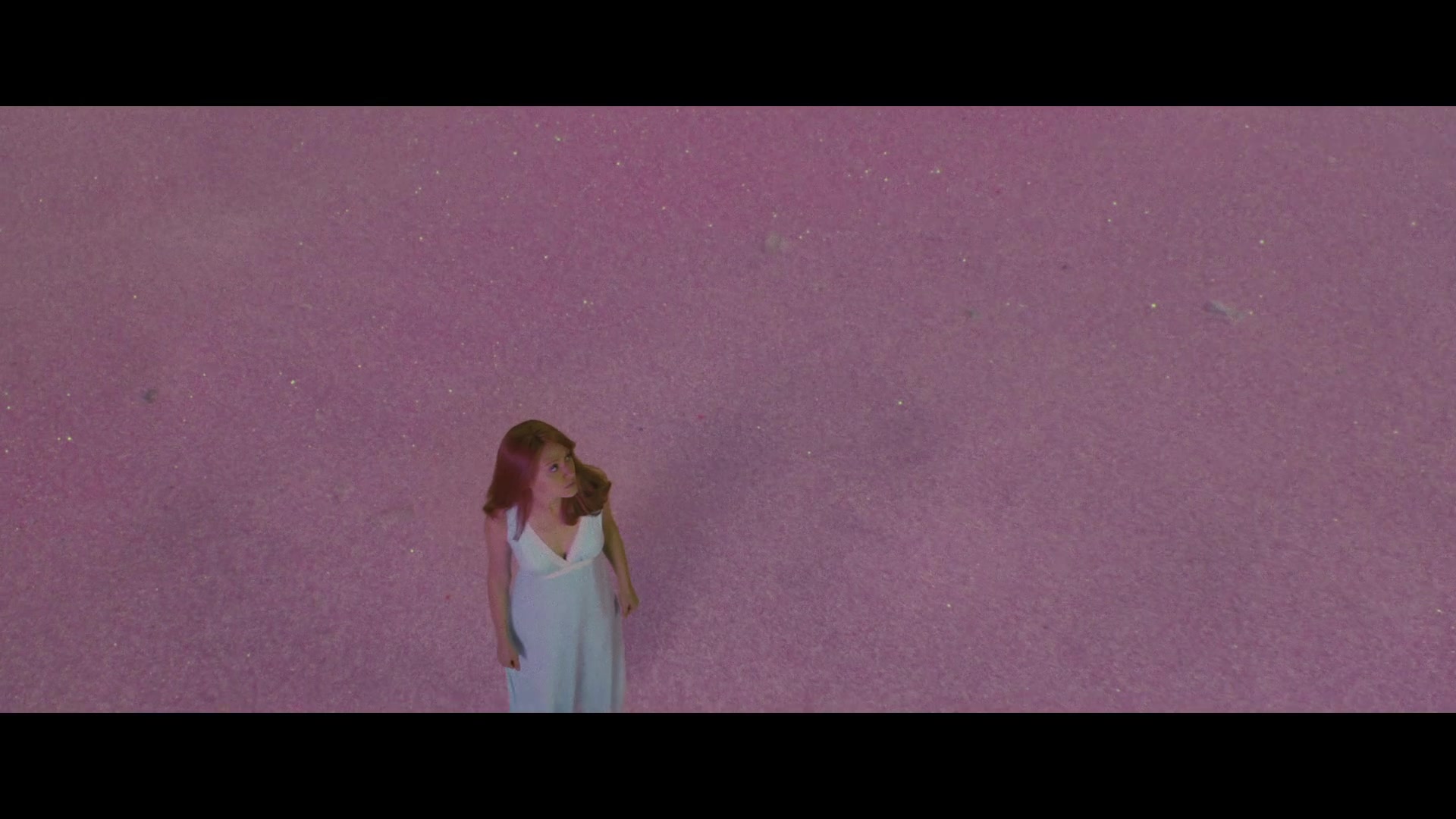 Angelyne_S01E05_Pink_Clouds_1080p_ERW_004309.jpg